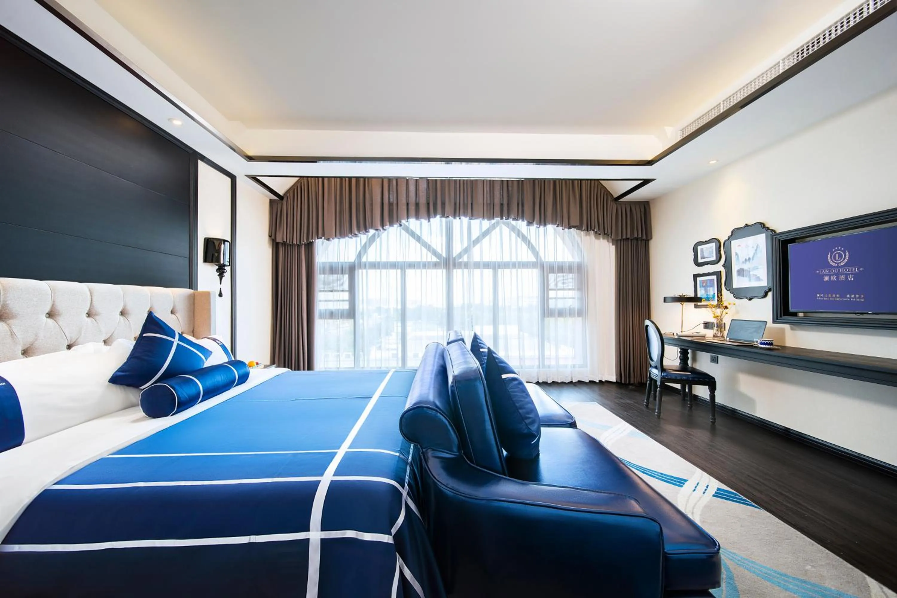 Photo of the whole room, Bed in LanOu hotel