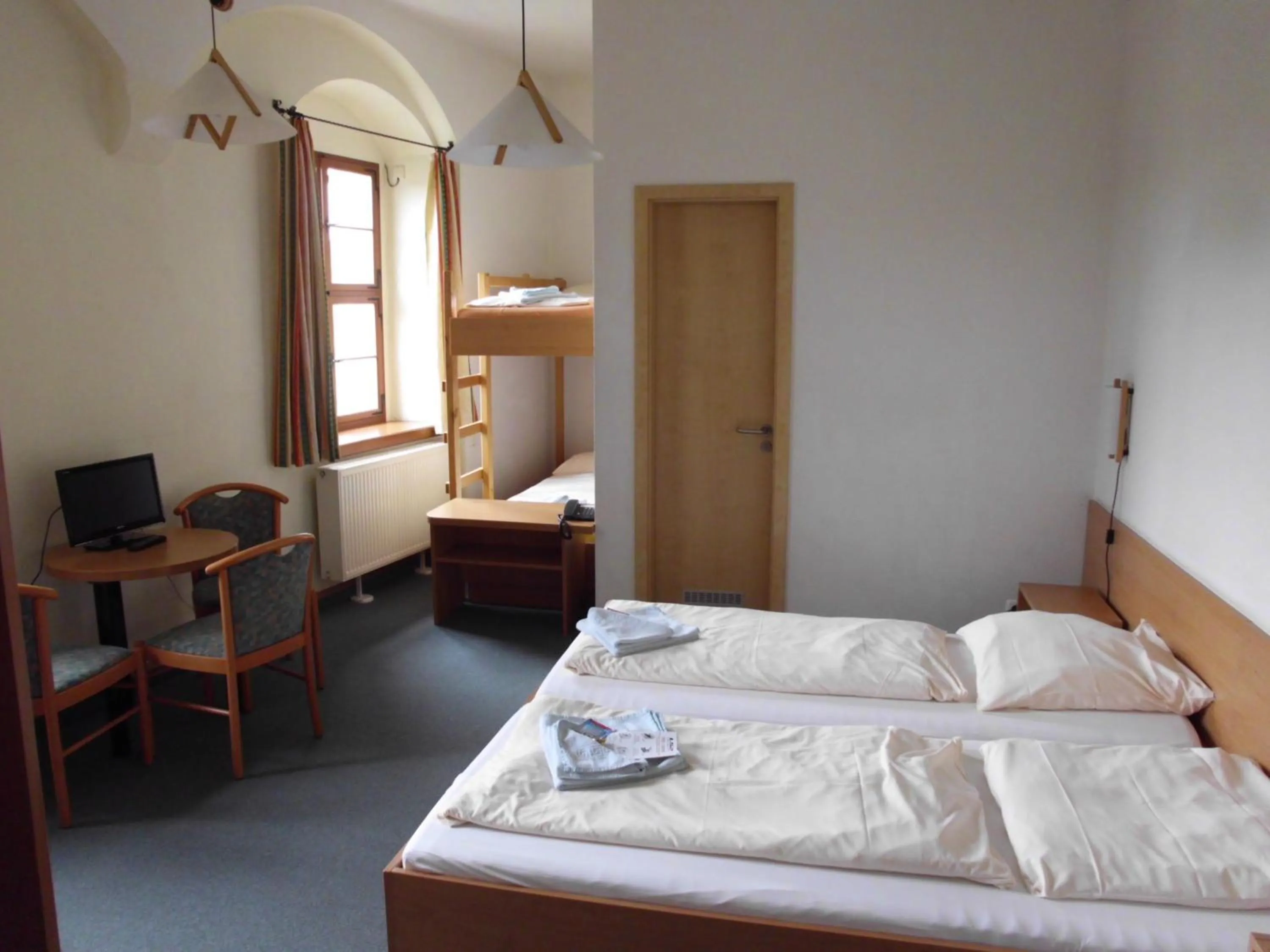 Photo of the whole room, Bed in Burg Hohnstein