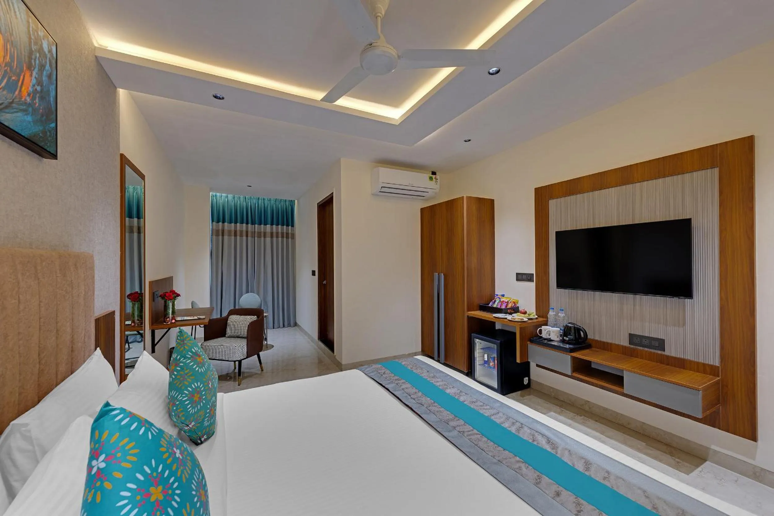 TV and multimedia, Bed in Click Hotel Shamshabad - Hyderabad Airport