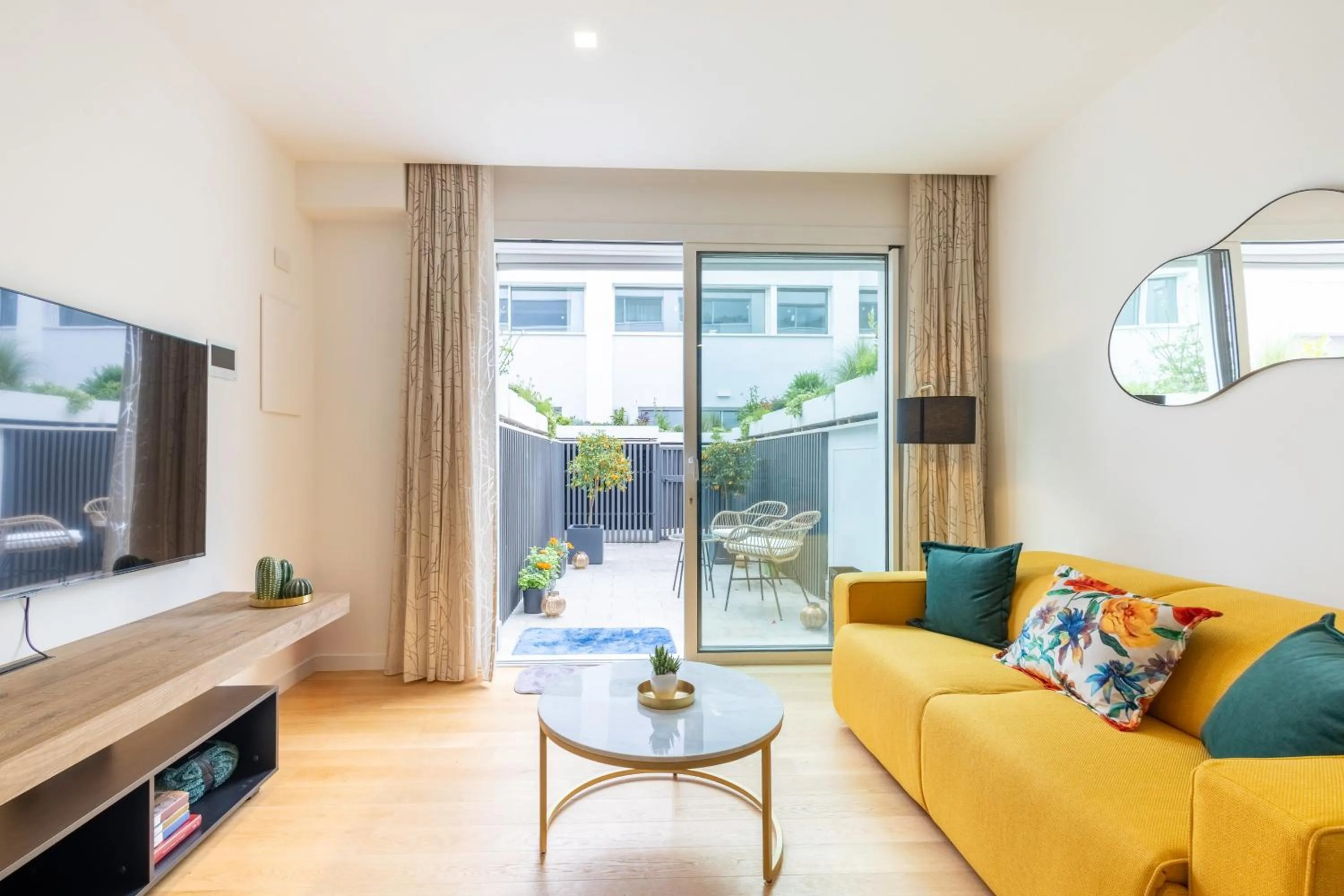 Suite & Outdoor Patio - Colosseum & Fori Imperiali