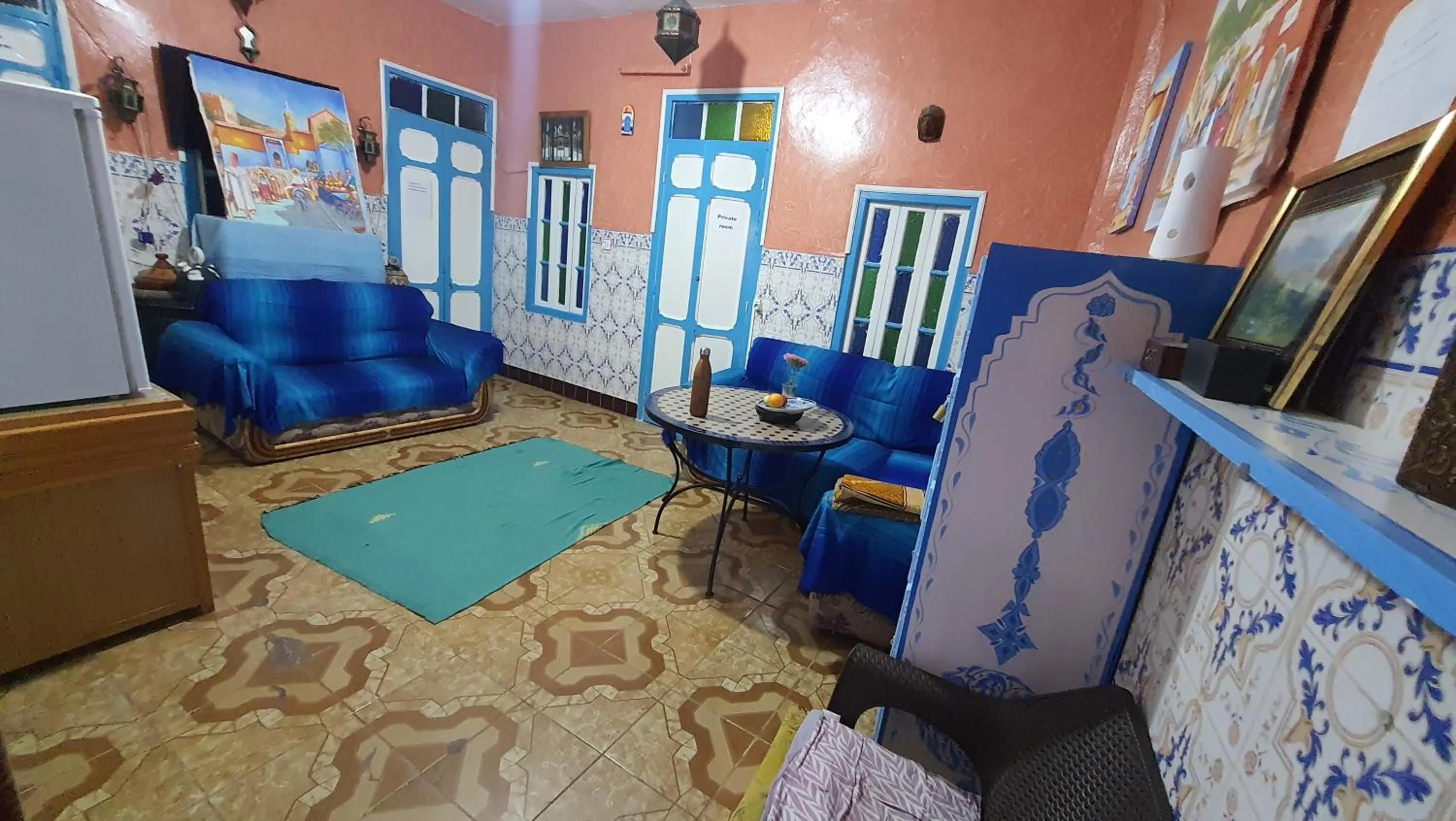 Communal lounge/ TV room in Hostel ALINE