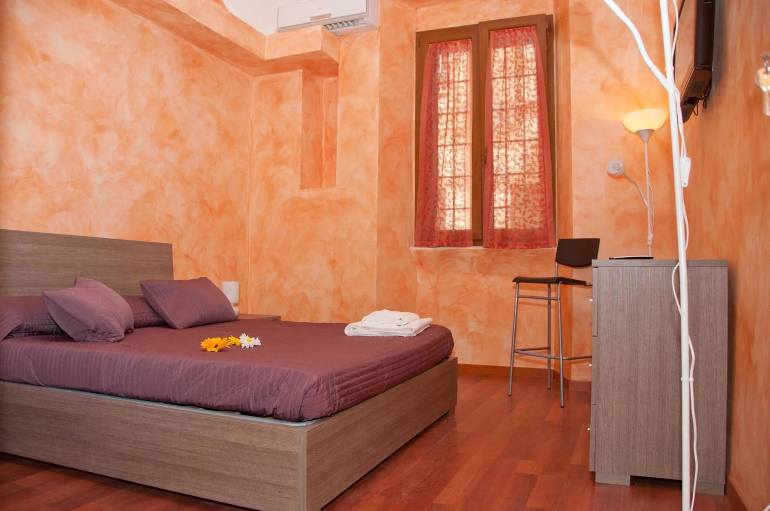 Photo of the whole room, Bed in Lucky Domus Esquilino