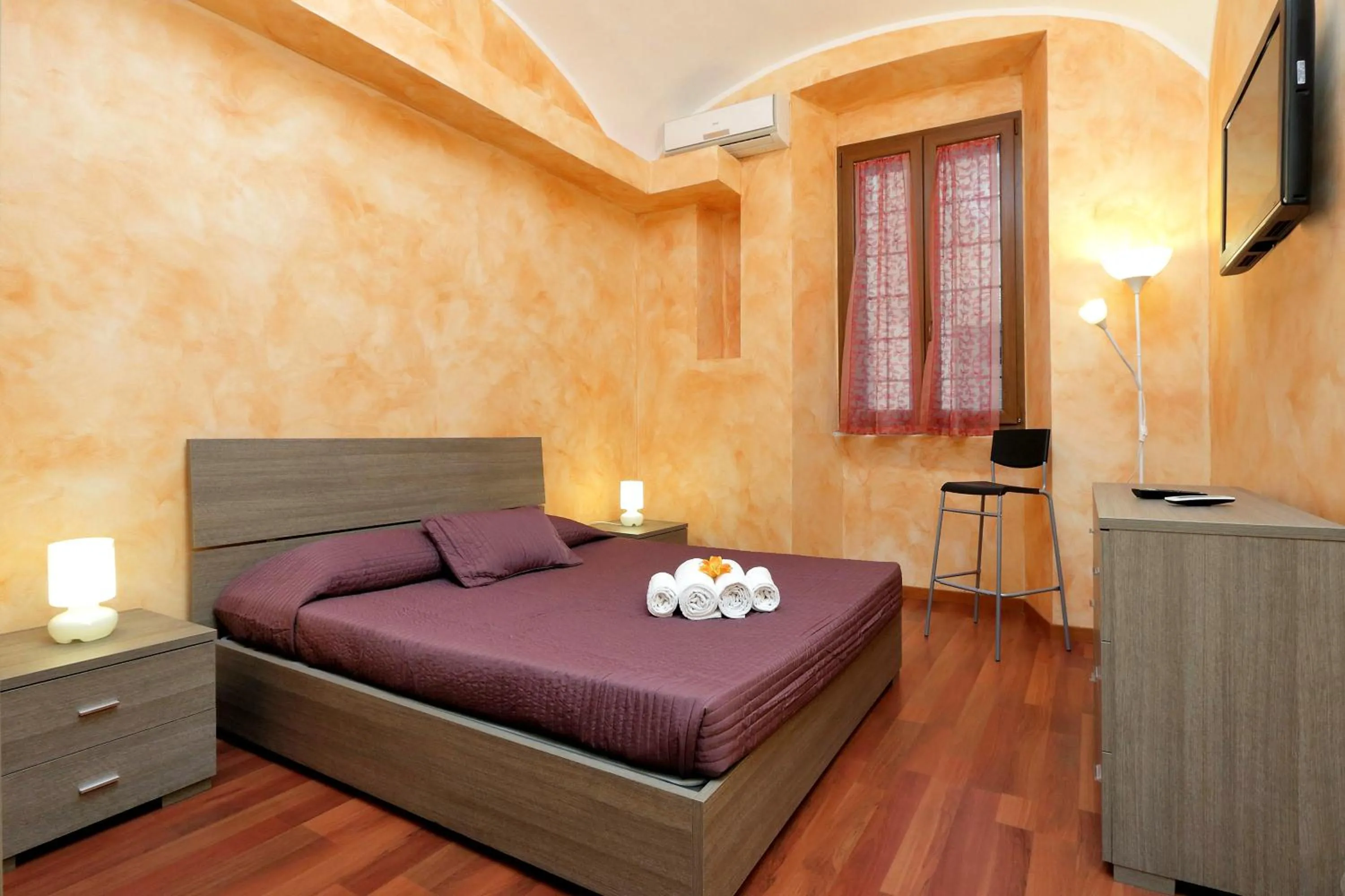 Photo of the whole room, Bed in Lucky Domus Esquilino