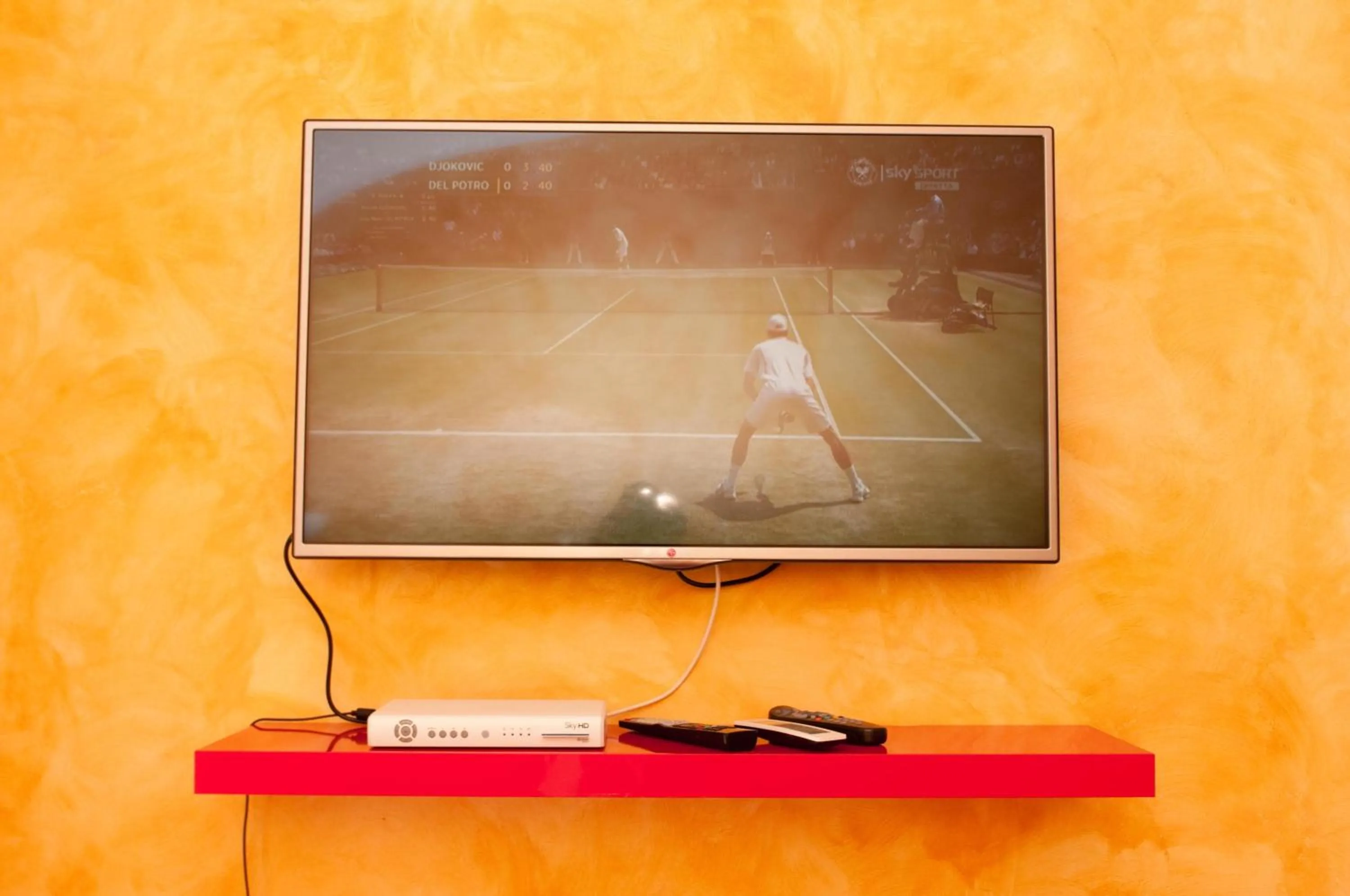 TV and multimedia in Lucky Domus Esquilino