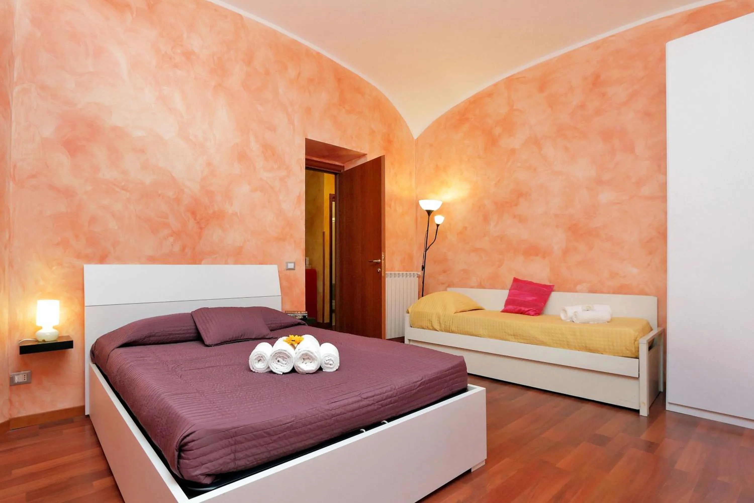 Photo of the whole room, Bed in Lucky Domus Esquilino