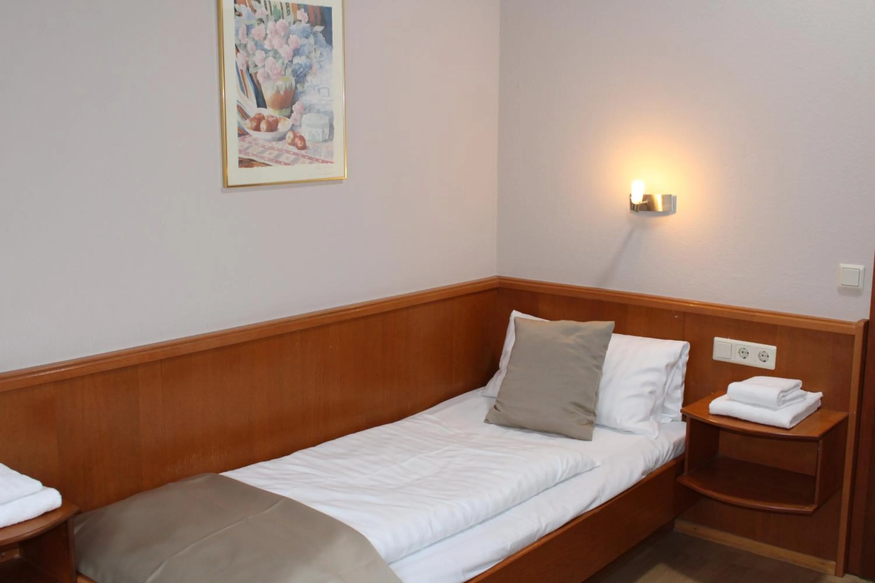 Bed in Hotel Zum Kaffeekännchen