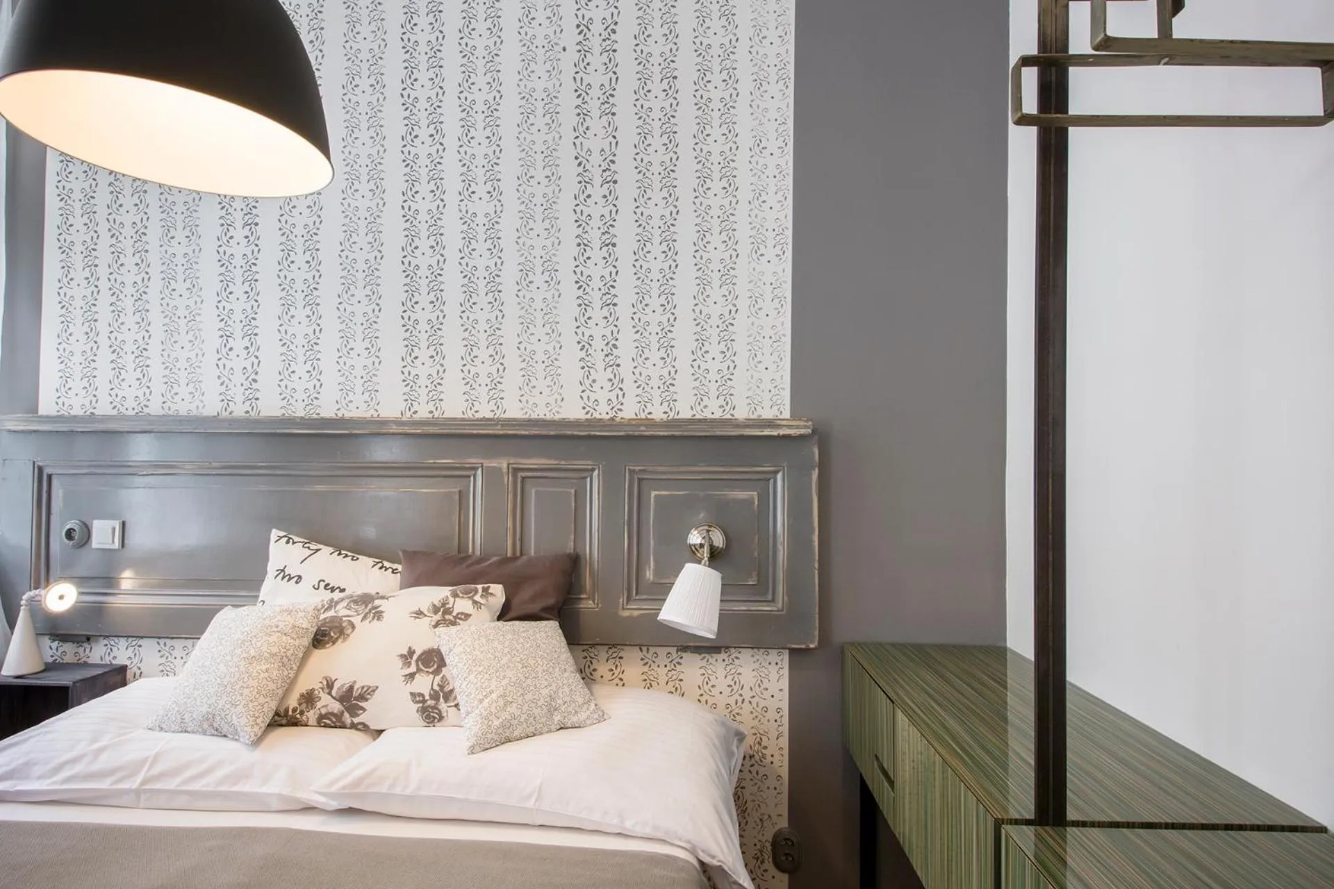 Bed in Miss Sophie's New Town & Wellness