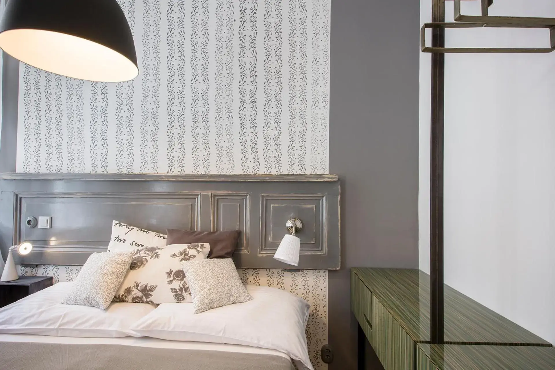 Double Room in Miss Sophie's New Town & Wellness Double Room in Miss Sophie's New Town & Wellness