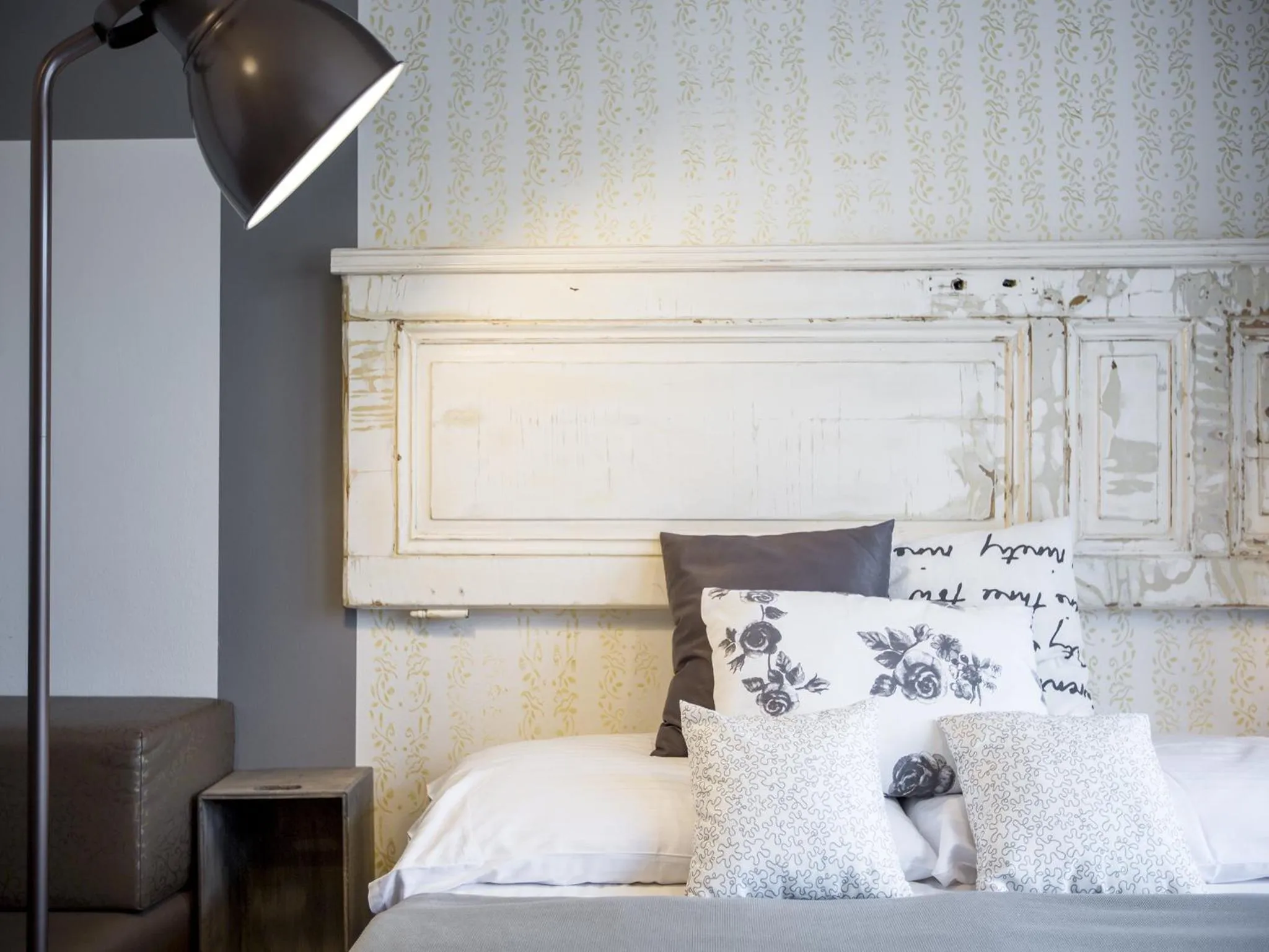 Bed in Miss Sophie's New Town & Wellness