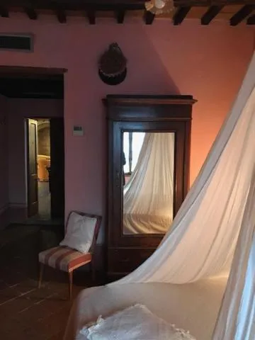Photo of the whole room, Bed in La Locanda del Loggiato