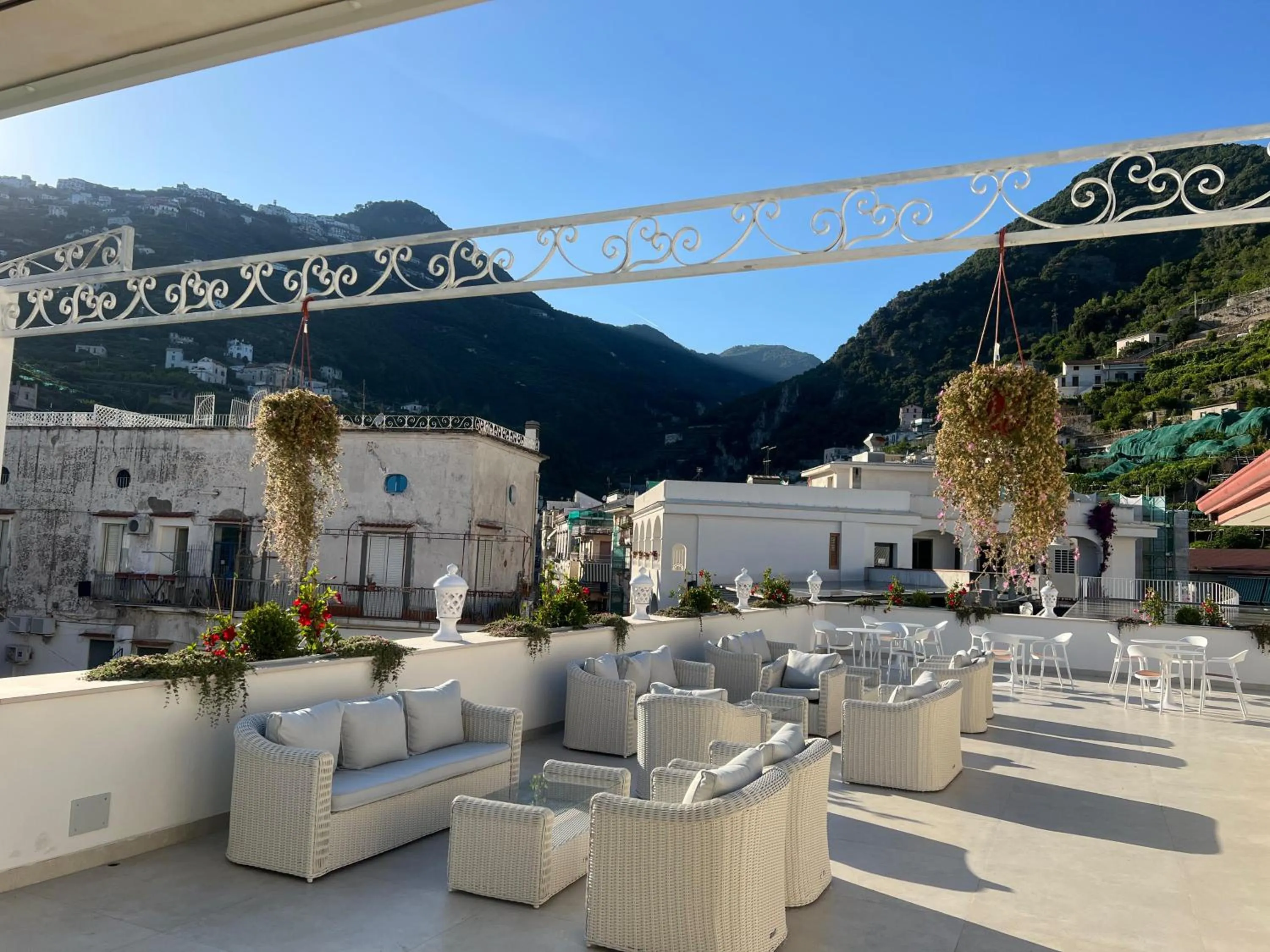 Lounge or bar in Minori Palace