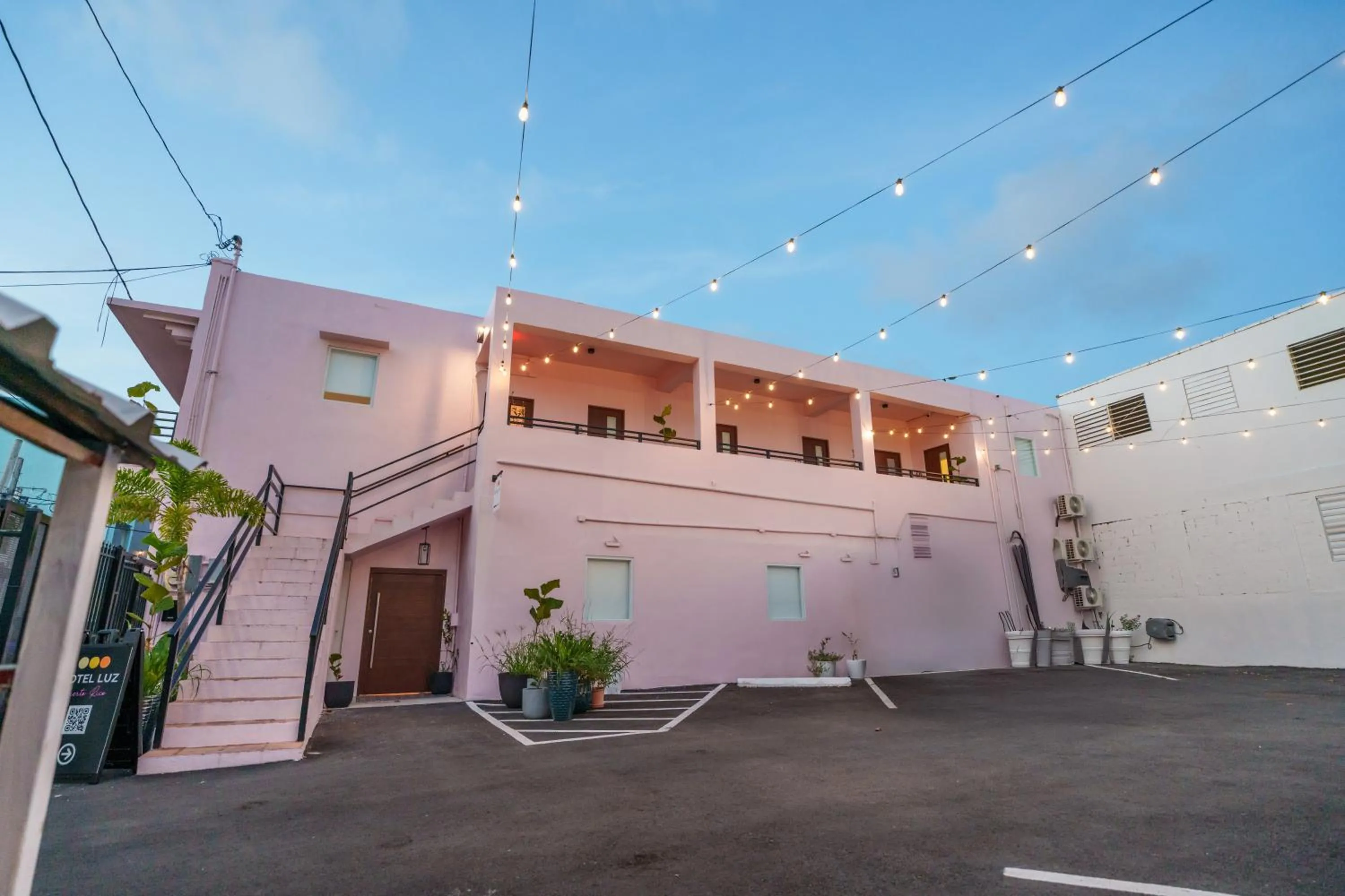 Parking in Room 8 Budget Bunk Room with Free Parking - Santurce