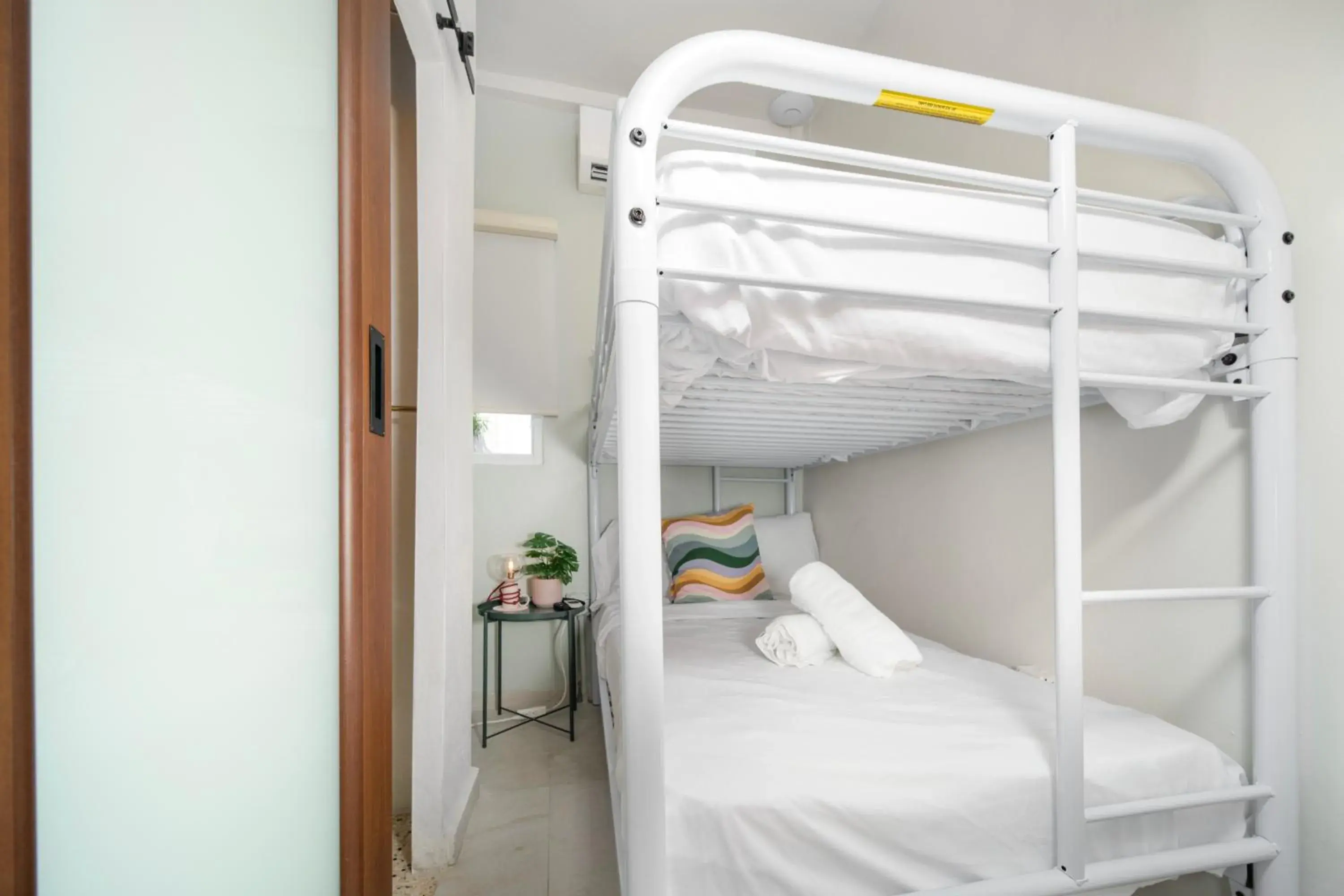 Room 6 Budget Bunk Room with Free Parking, San Juan Room 6 Budget Bunk Room with Free Parking, San Juan