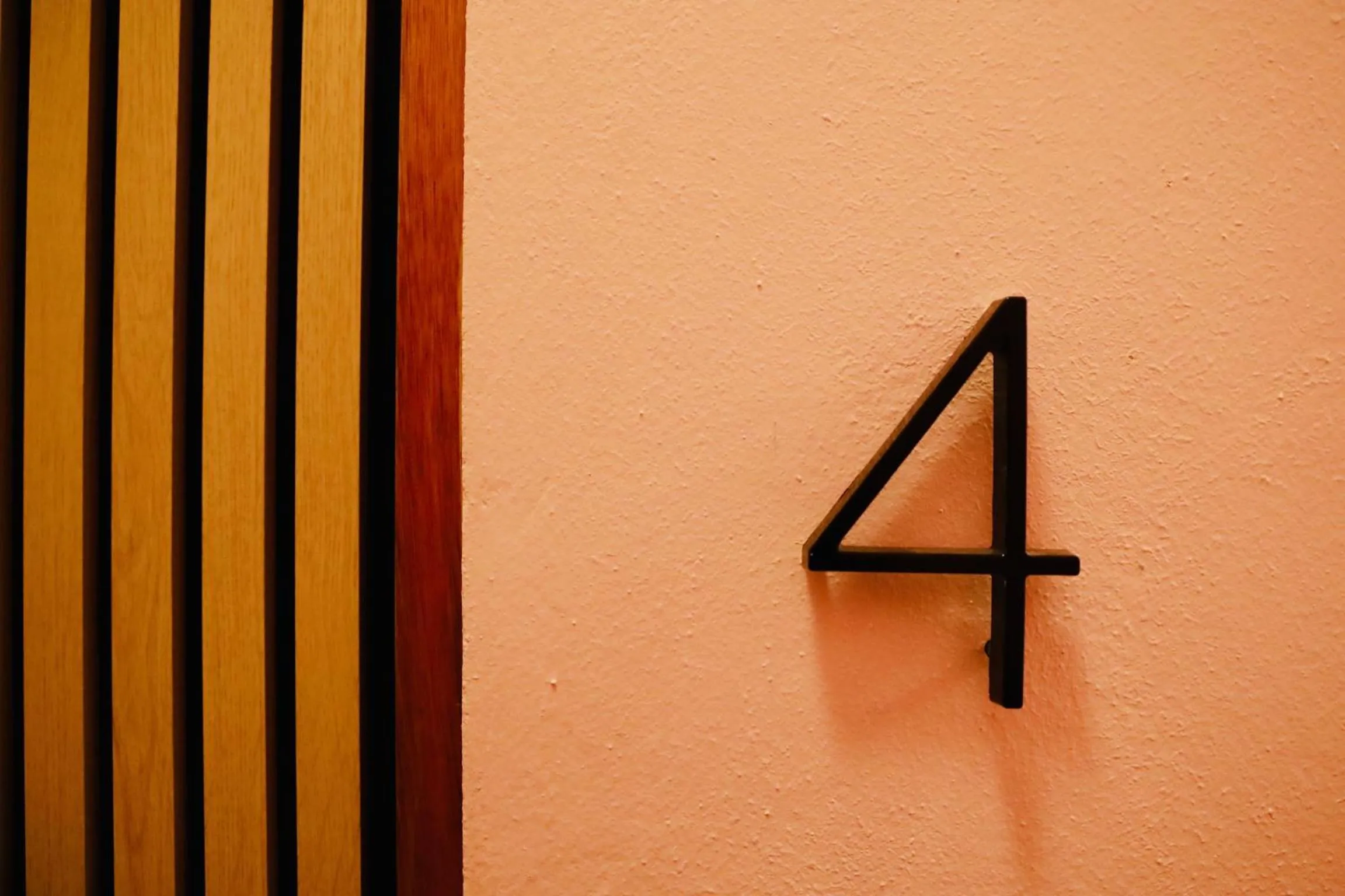 Roon 4: Minimalist Bunk Room w/ Free Parking | San Juan