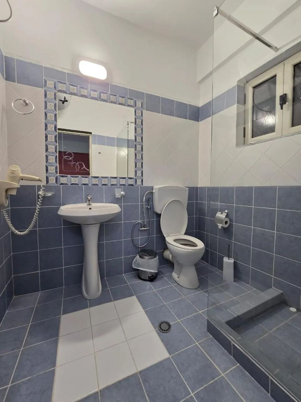 Bathroom in Olivet Hotel