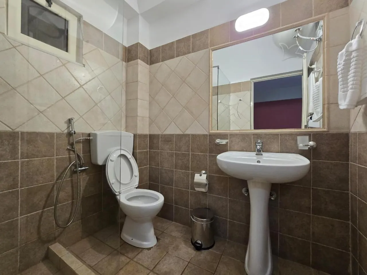 Shower in Olivet Hotel