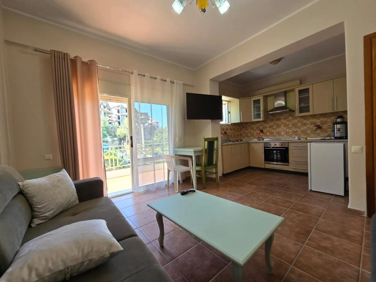 TV and multimedia in Olivet Hotel