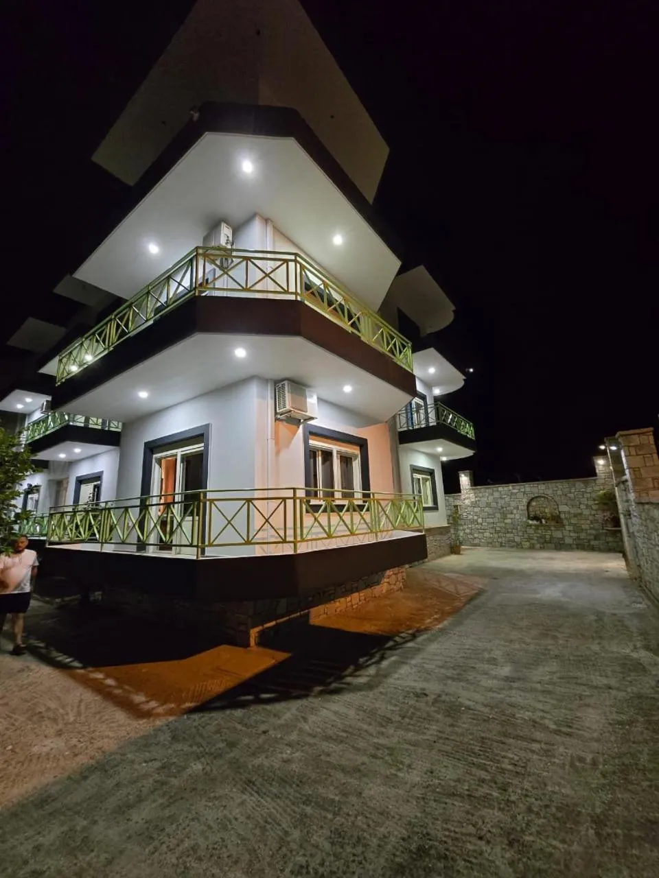 Property building in Olivet Hotel