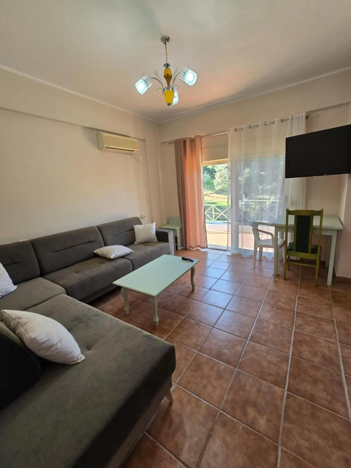 Living room in Olivet Hotel