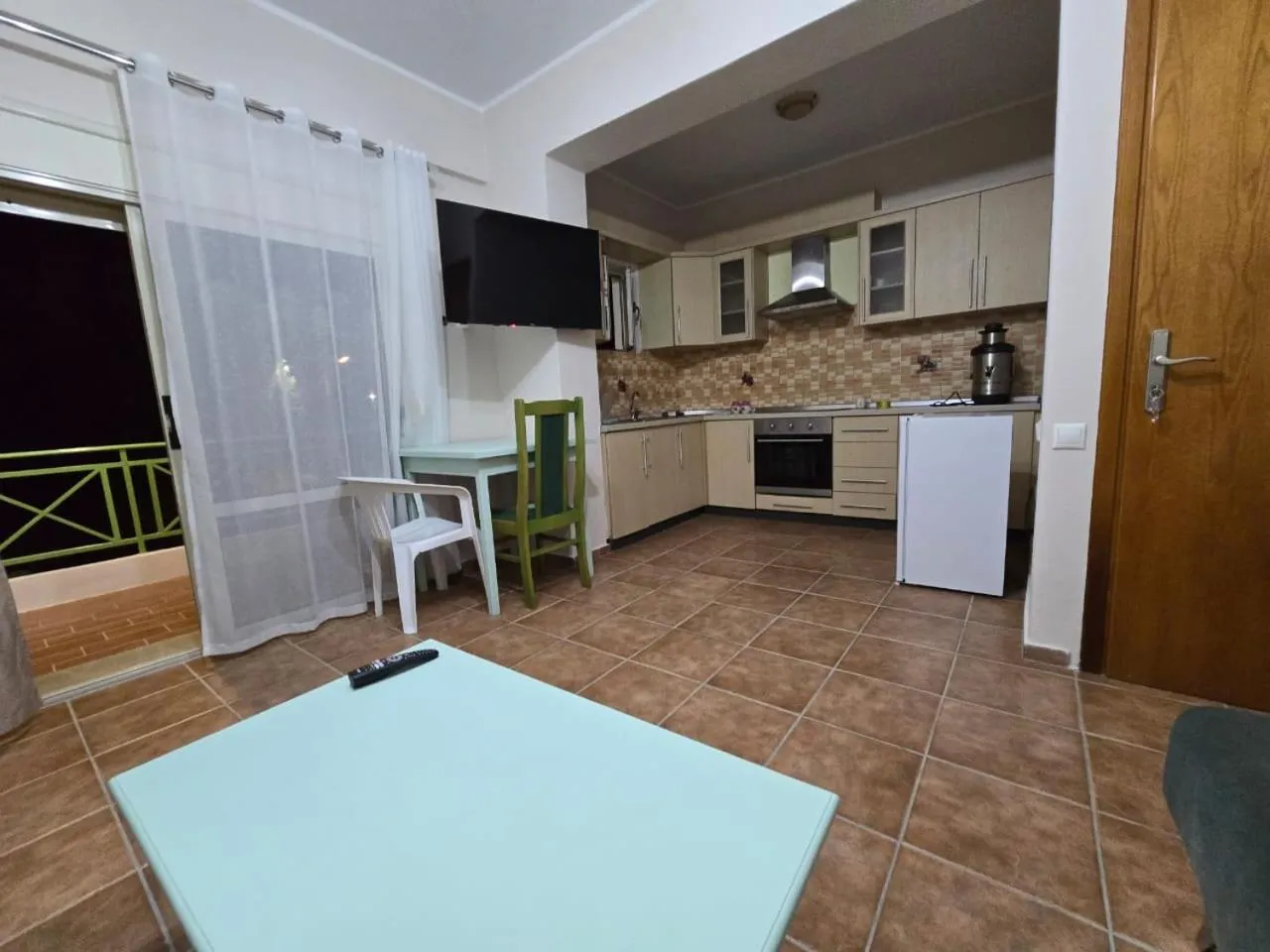 kitchen in Olivet Hotel