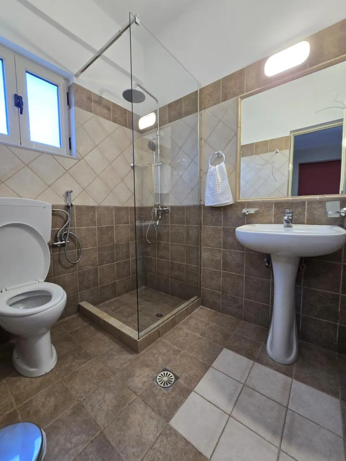 Shower in Olivet Hotel