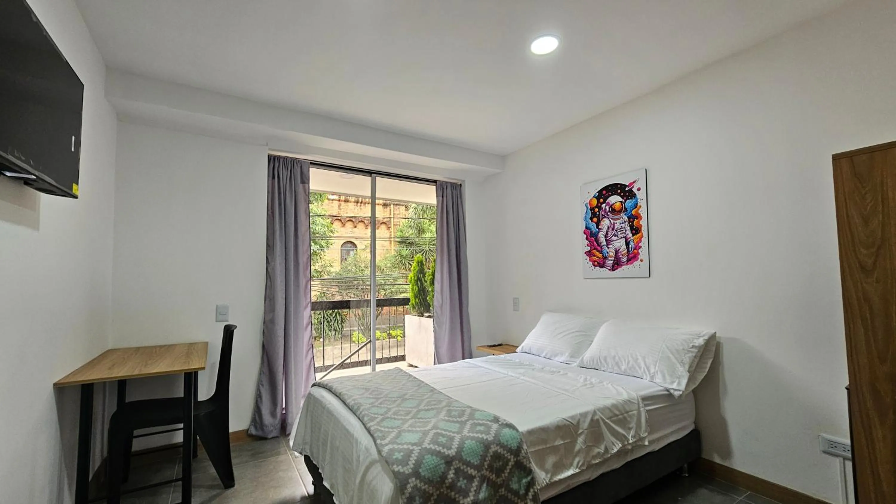 Photo of the whole room, Bed in Komfort House Premium