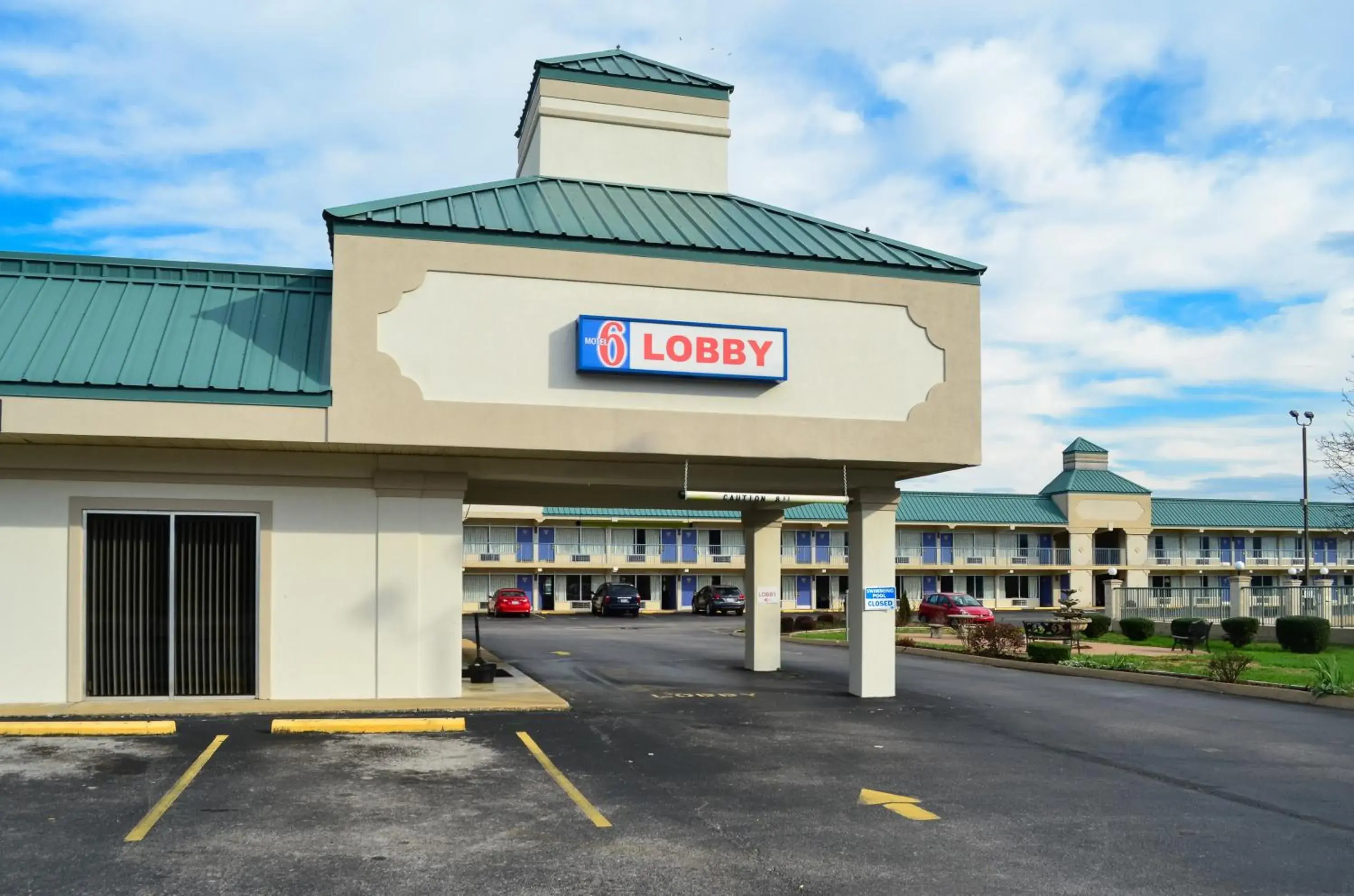 Facade/entrance in Motel 6-Pulaski, TN Facade/entrance in Motel 6-Pulaski, TN