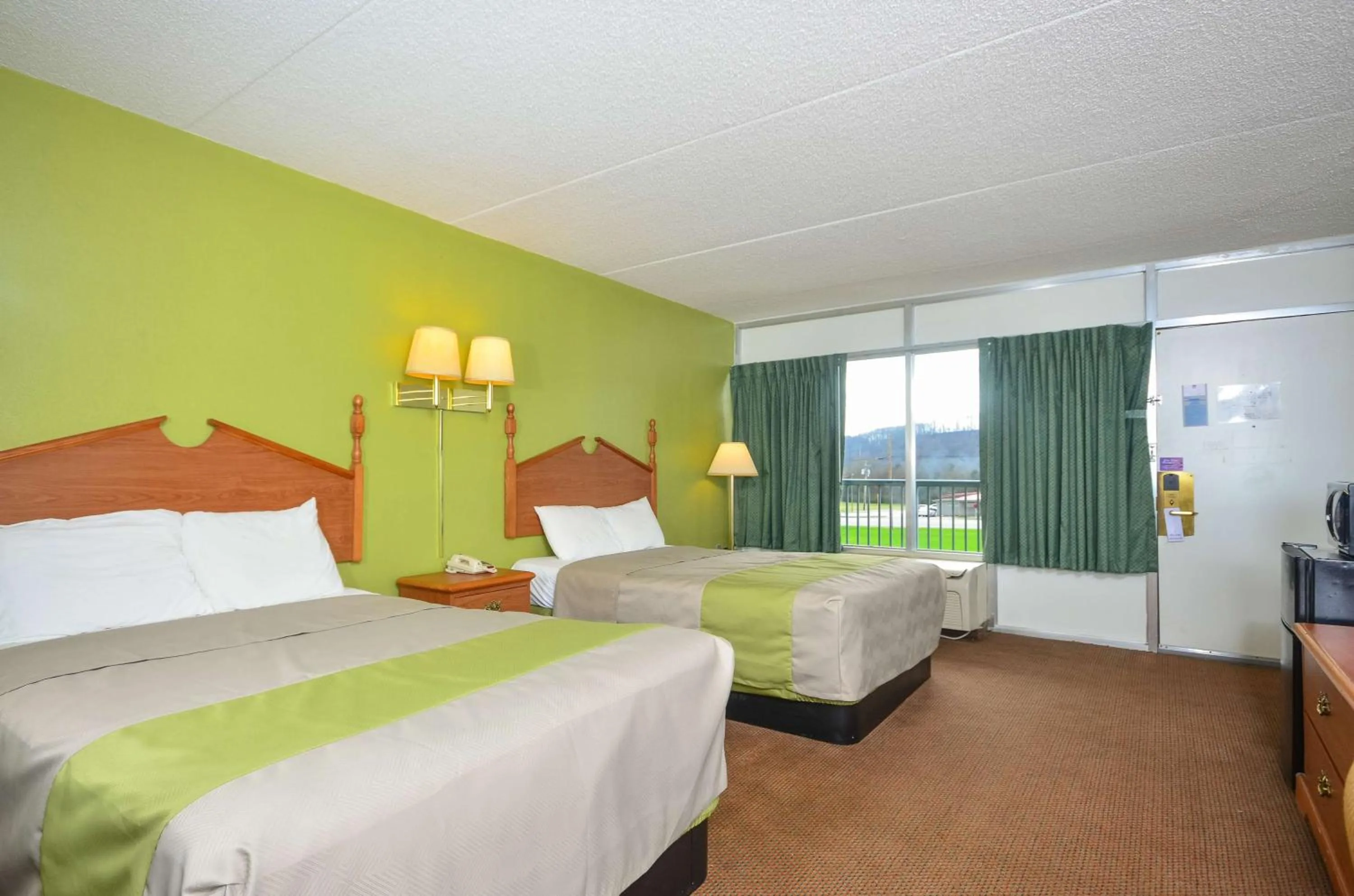 Photo of the whole room, Bed in Motel 6-Pulaski, TN