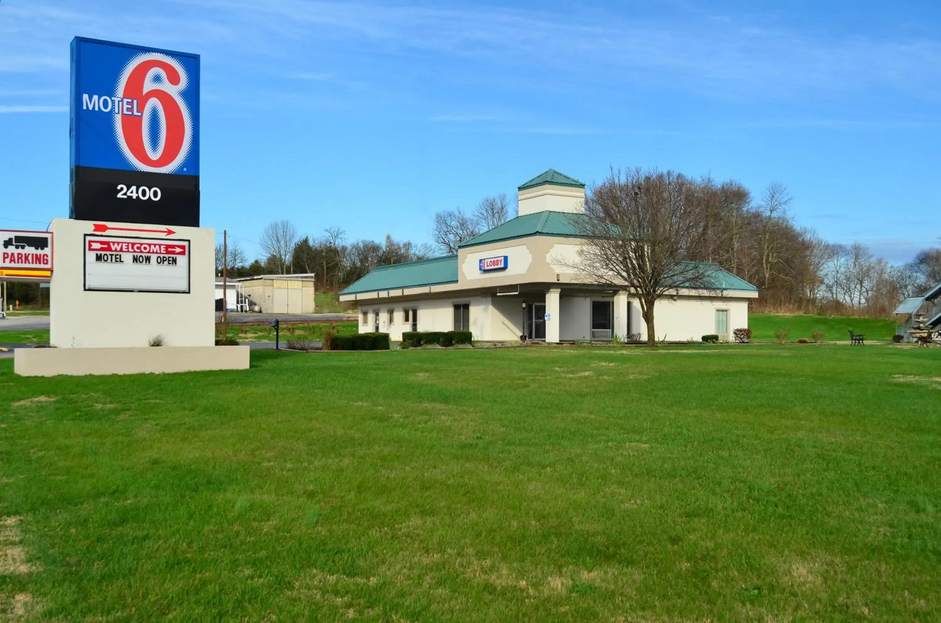 Facade/entrance in Motel 6-Pulaski, TN Facade/entrance in Motel 6-Pulaski, TN
