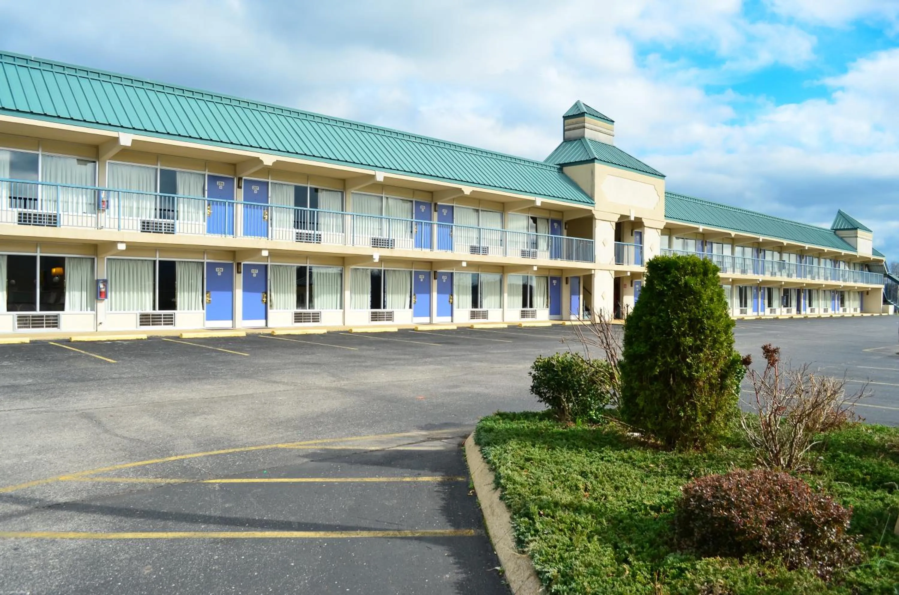 Facade/entrance in Motel 6-Pulaski, TN
