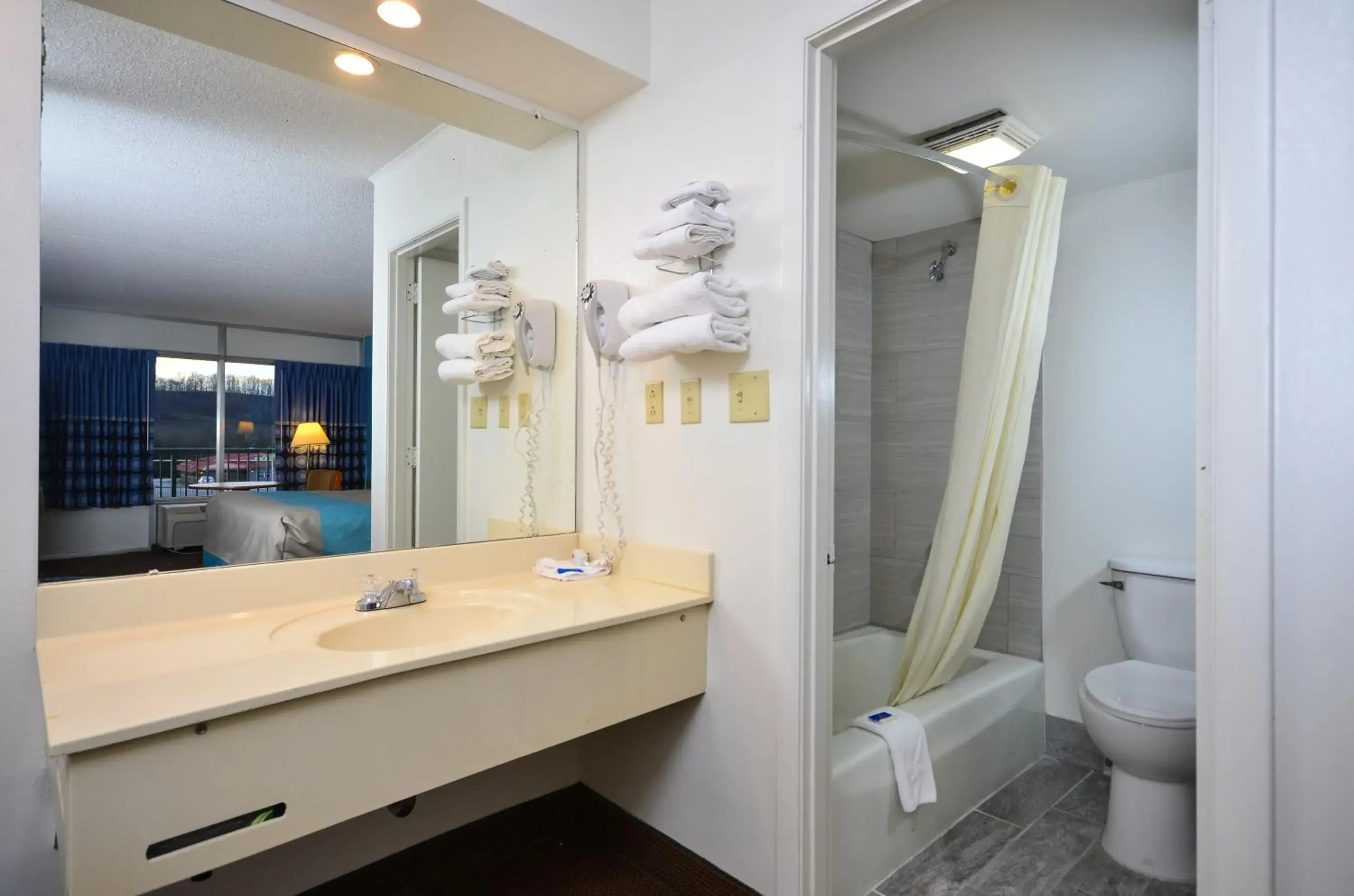 Bathroom in Motel 6-Pulaski, TN Bathroom in Motel 6-Pulaski, TN