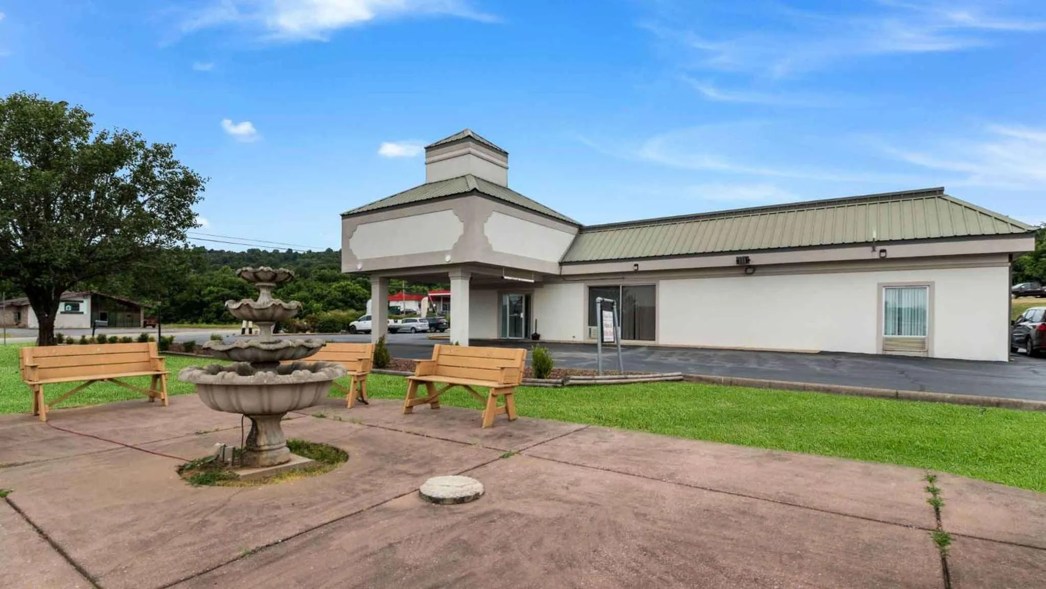 Property building in Motel 6-Pulaski, TN