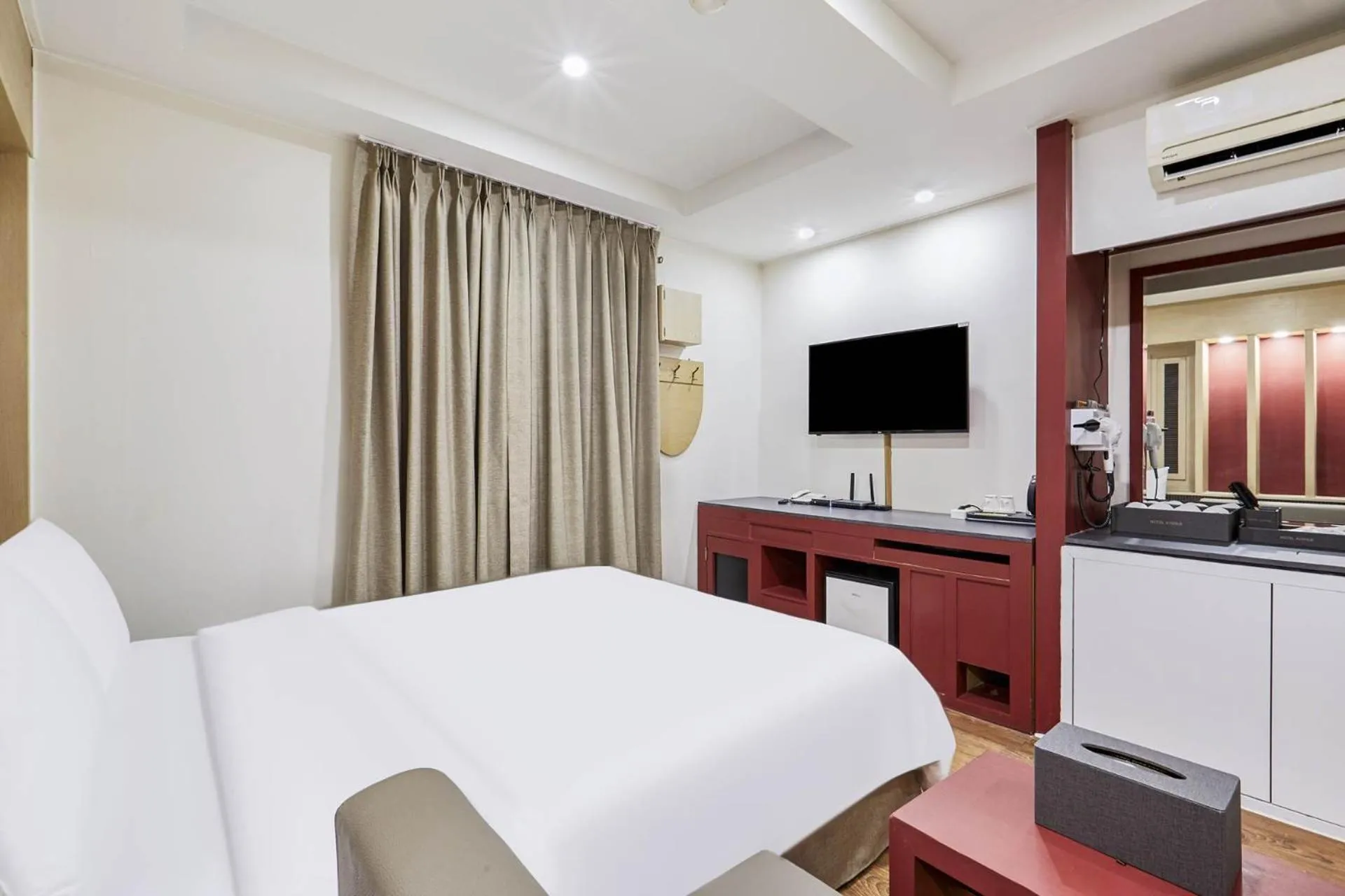 Bedroom, Bed in Hotel Avenue Suwon