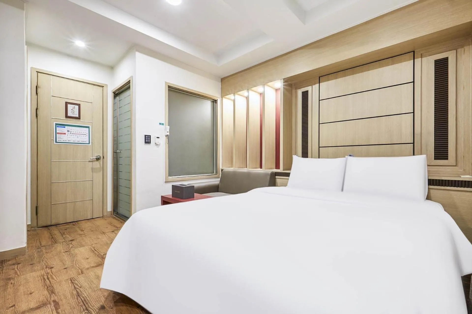 Photo of the whole room, Bed in Hotel Avenue Suwon