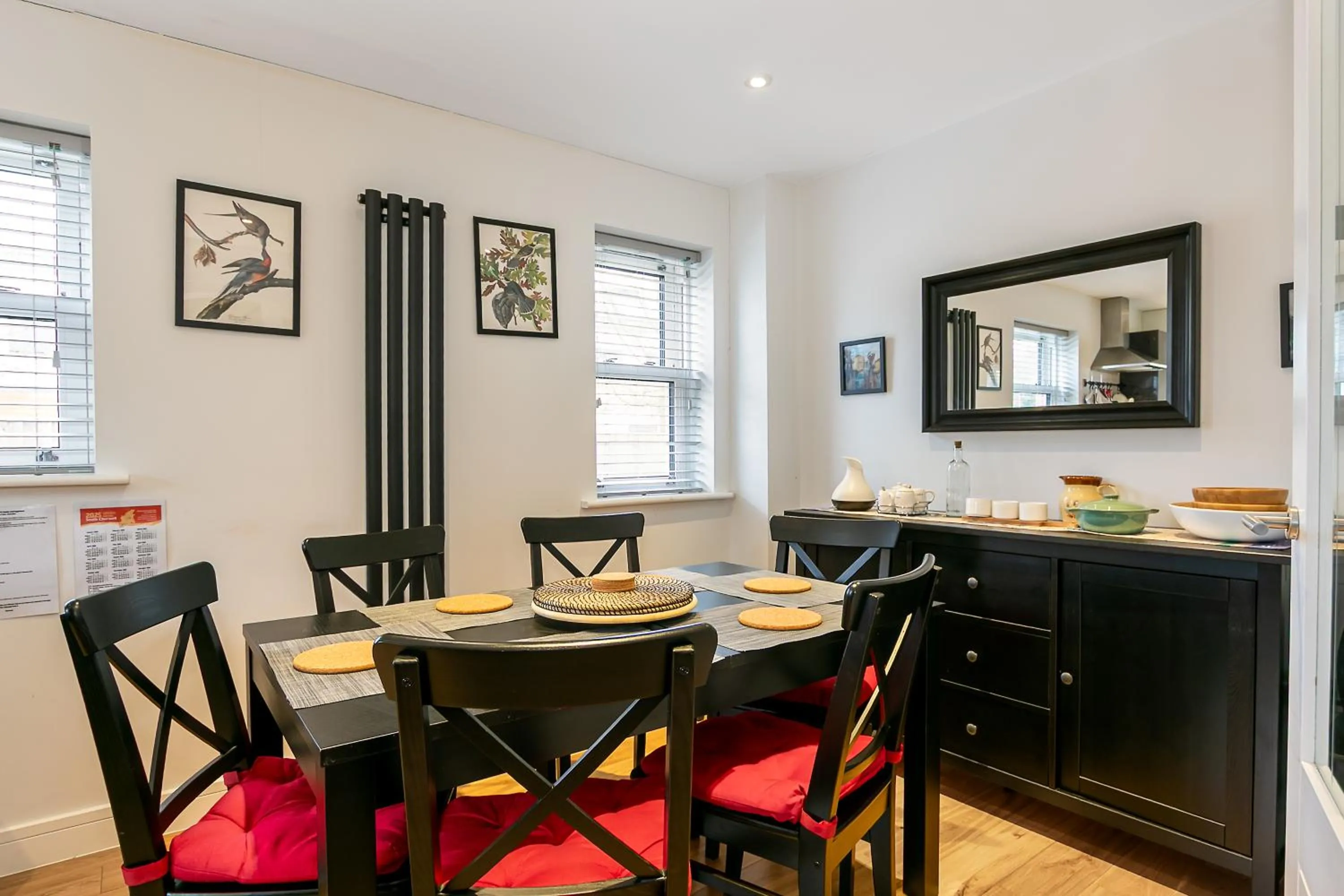 Cosy 3 Bedroom Home Next to Bicester Village!