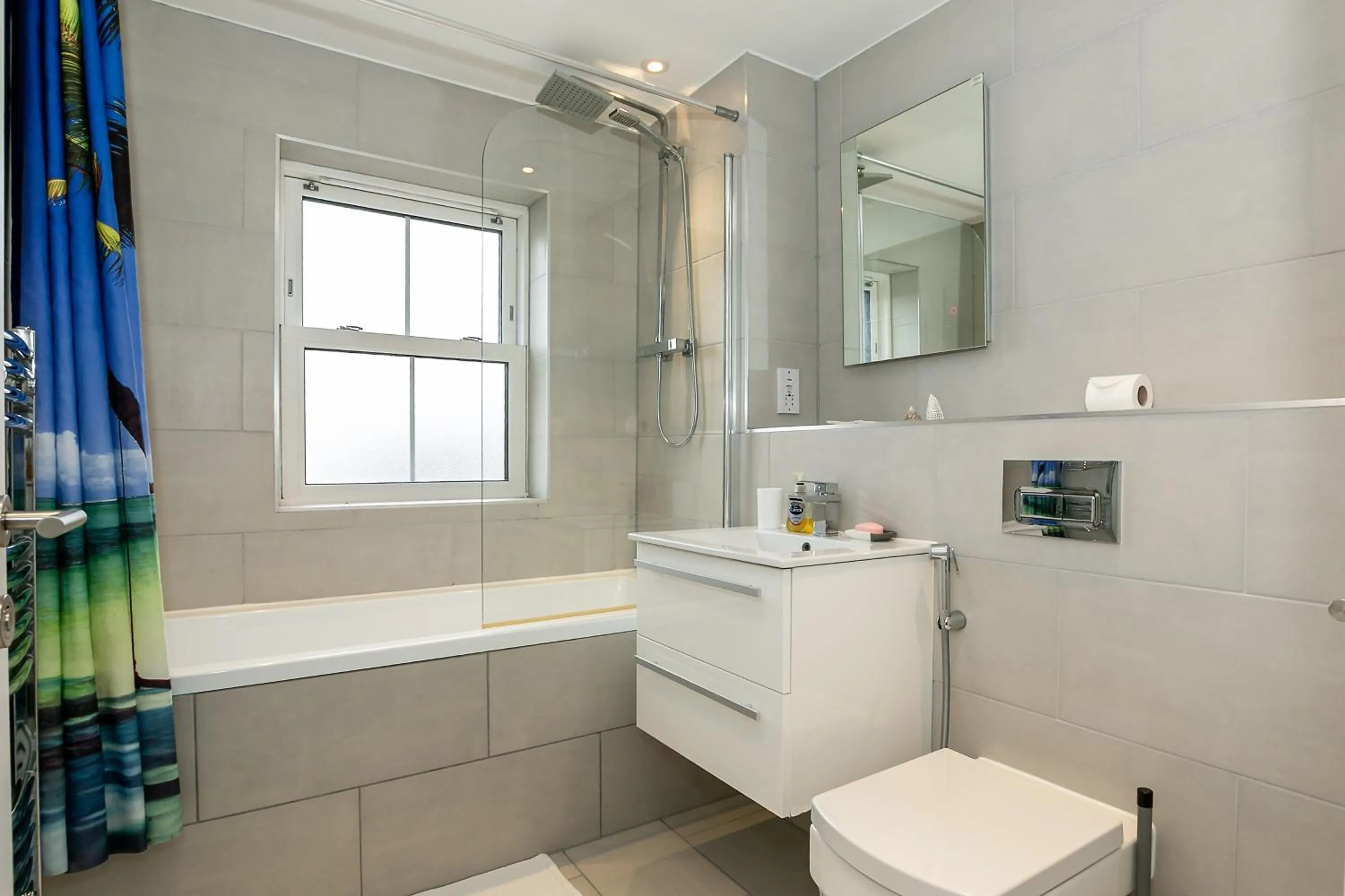 Cosy 3 Bedroom Home Next to Bicester Village!