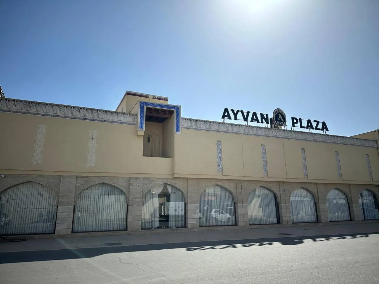 Ayvan Plaza Hotel
