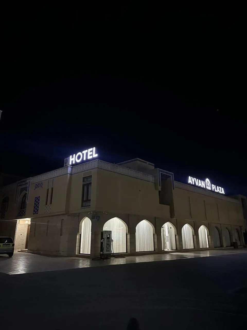 Ayvan Plaza Hotel