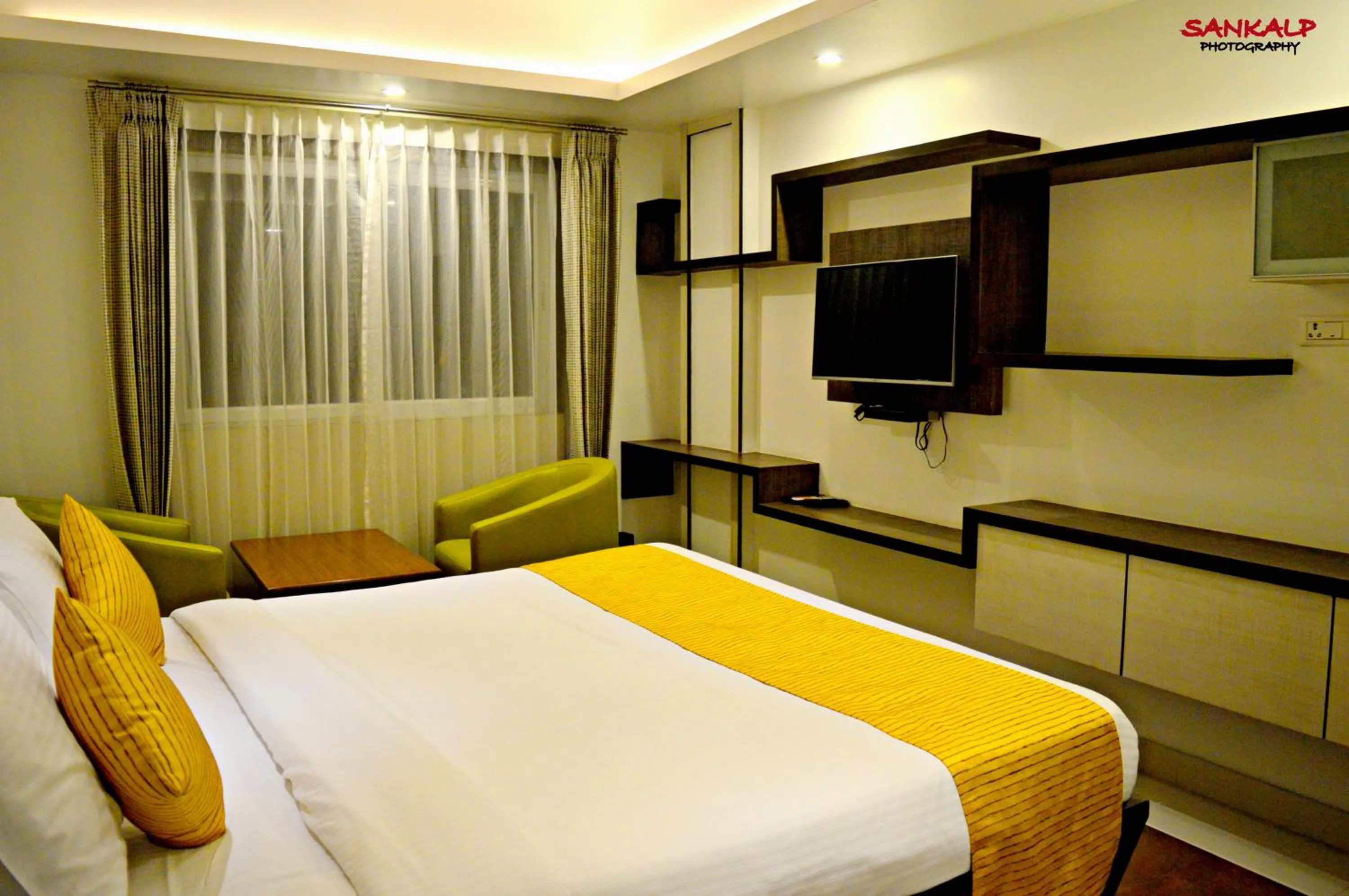 Photo of the whole room, Bed in Sepoy Grande Mysore