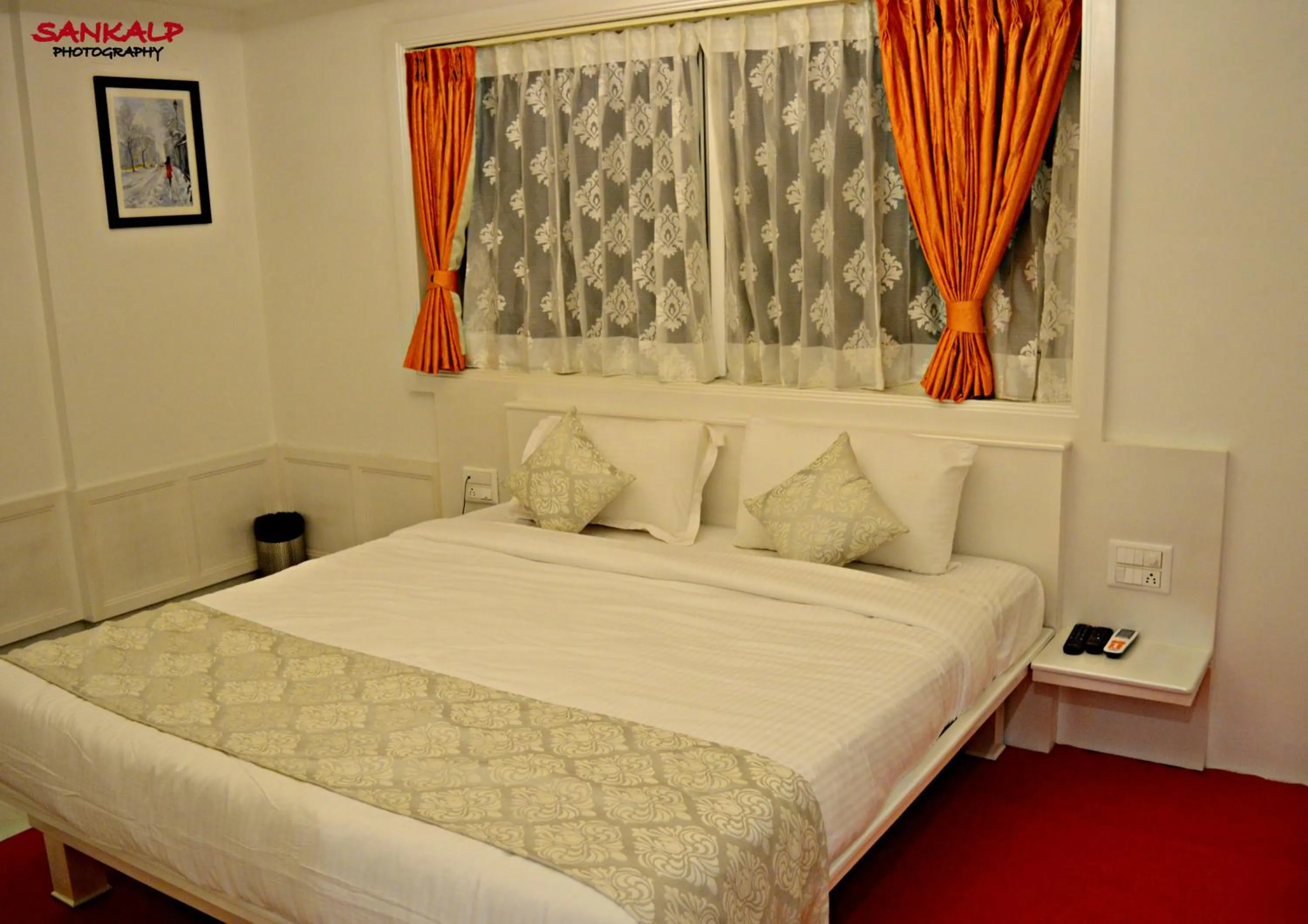 Photo of the whole room, Bed in Sepoy Grande Mysore