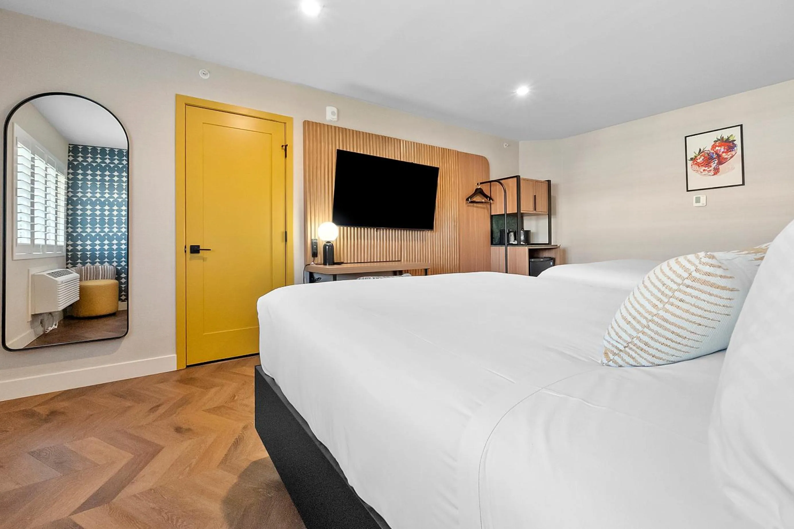 Photo of the whole room, Bed in Star Motel