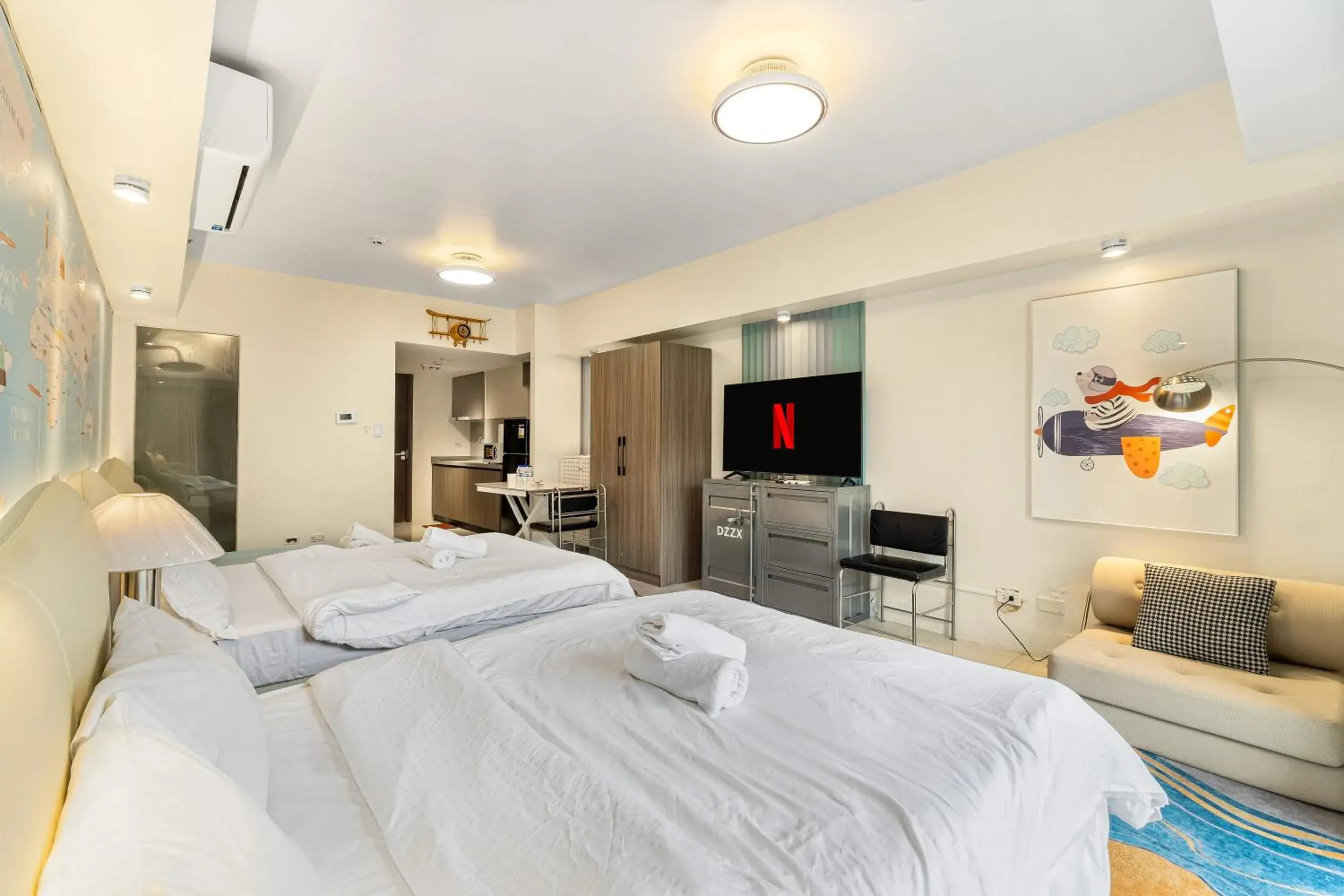 Deluxe Queen Studio in Spacious Unit & High-Floor Hotel near City of Dreams, Airport, Okada, and Solaire Casino Deluxe Queen Studio in Spacious Unit & High-Floor Hotel near City of Dreams, Airport, Okada, and Solaire Casino