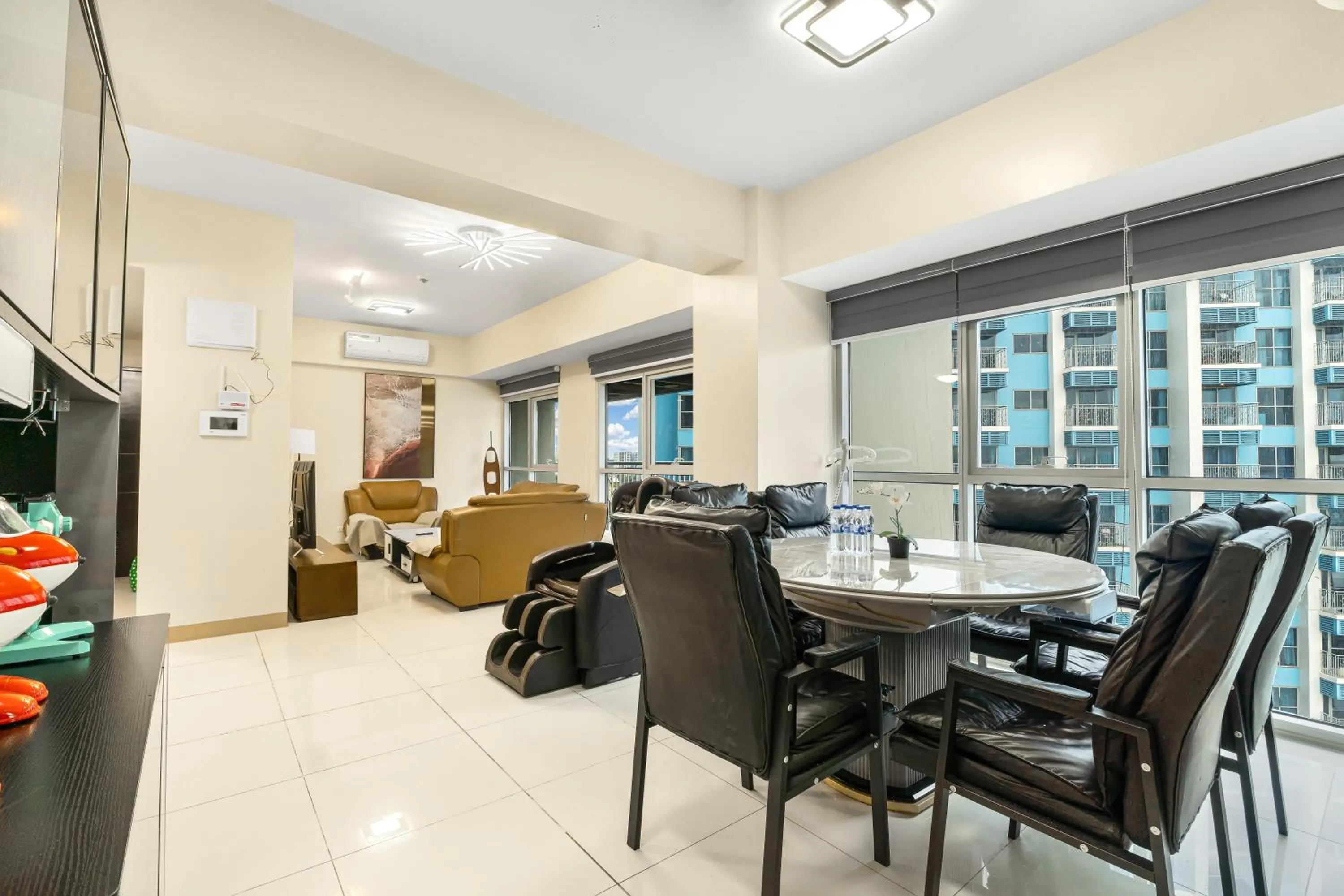 Three-Bedroom Apartment with Ocean View in Spacious Unit & High-Floor Hotel near City of Dreams, Airport, Okada, and Solaire Casino