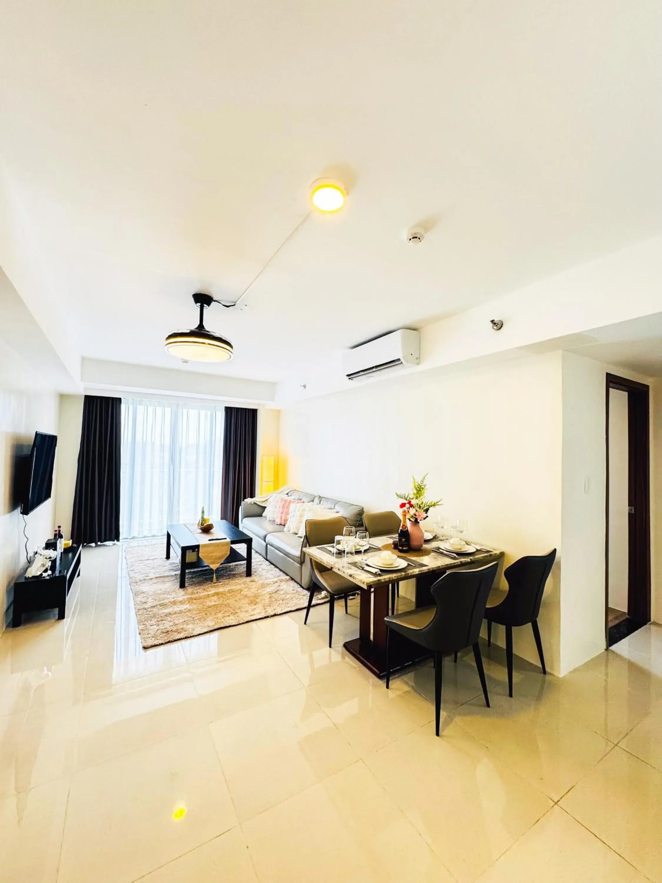Family Two-Bedroom Apartment with View in Spacious Unit & High-Floor Hotel near City of Dreams, Airport, Okada, and Solaire Casino Family Two-Bedroom Apartment with View in Spacious Unit & High-Floor Hotel near City of Dreams, Airport, Okada, and Solaire Casino