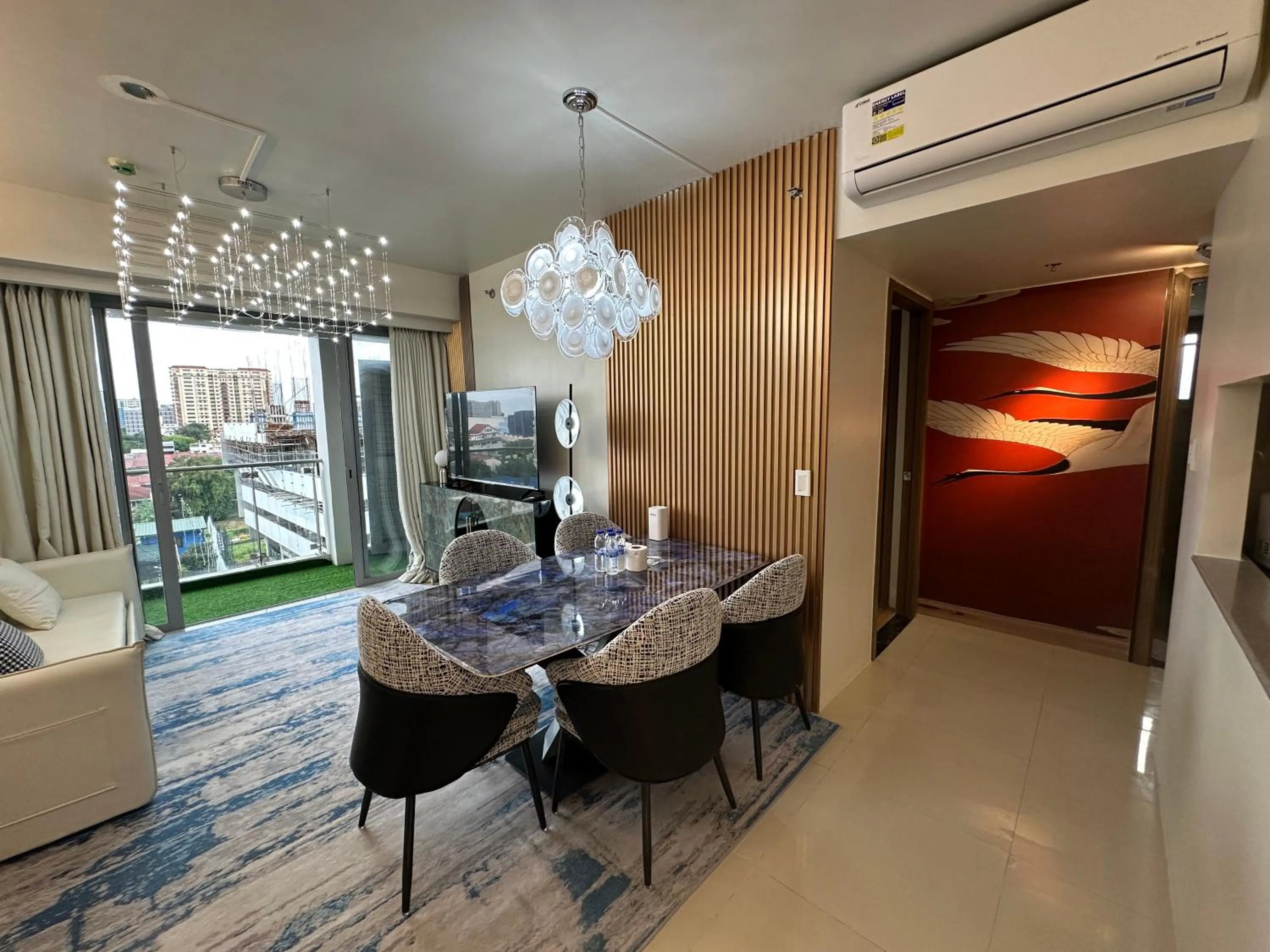 Two-Bedroom Suite in Spacious Unit & High-Floor Hotel near City of Dreams, Airport, Okada, and Solaire Casino