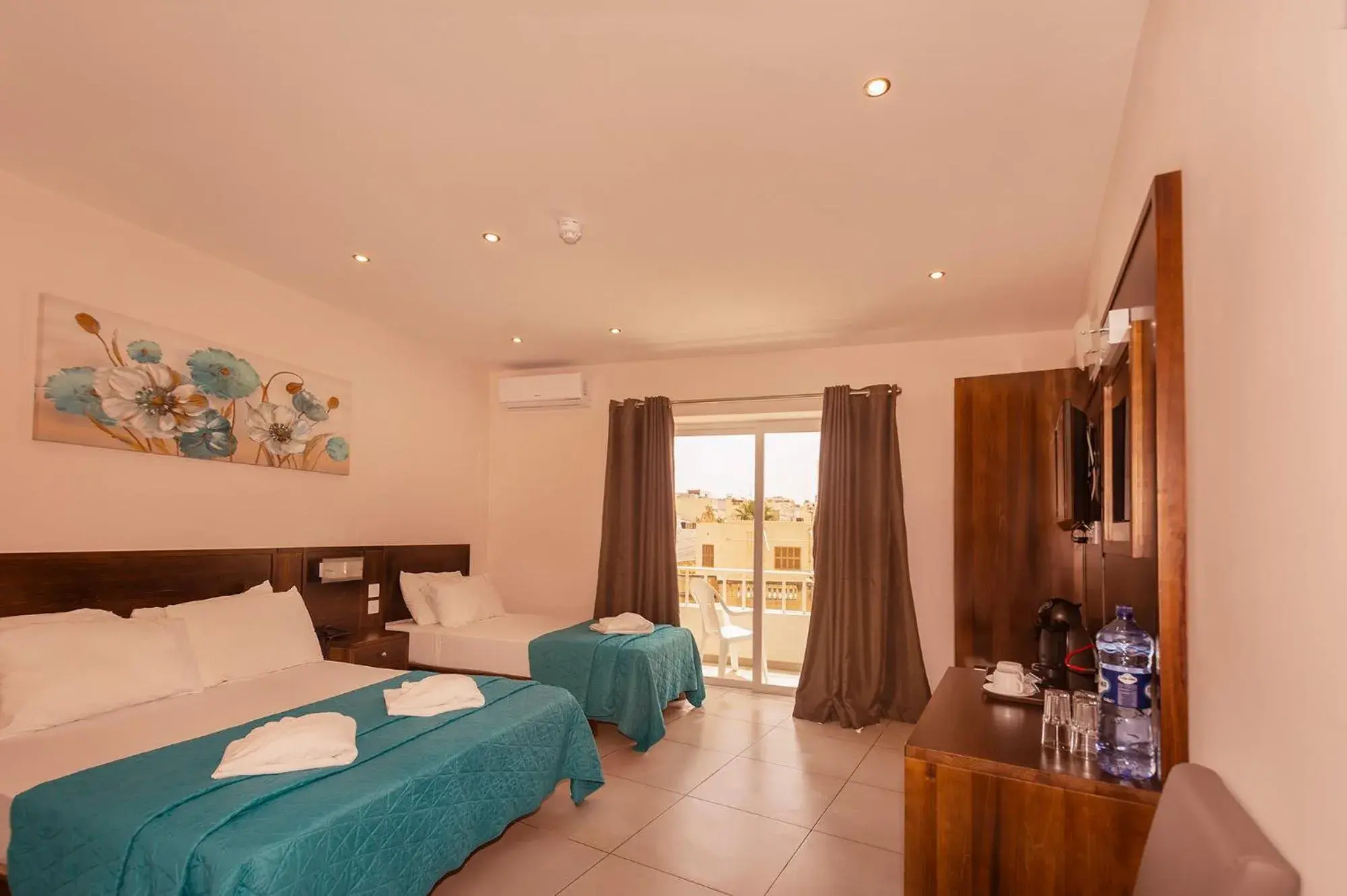 Photo of the whole room, Bed in Cerviola Hotel Photo of the whole room, Bed in Cerviola Hotel