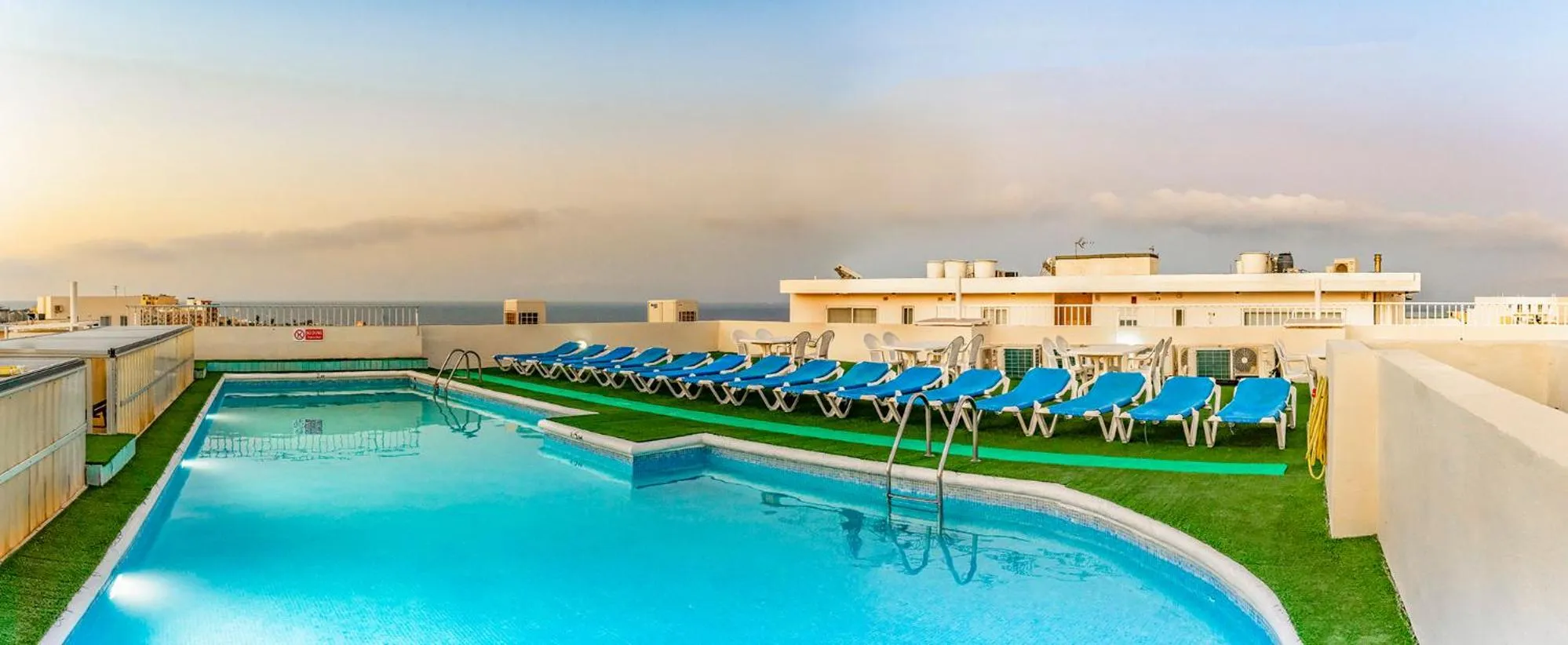 Swimming pool in Cerviola Hotel