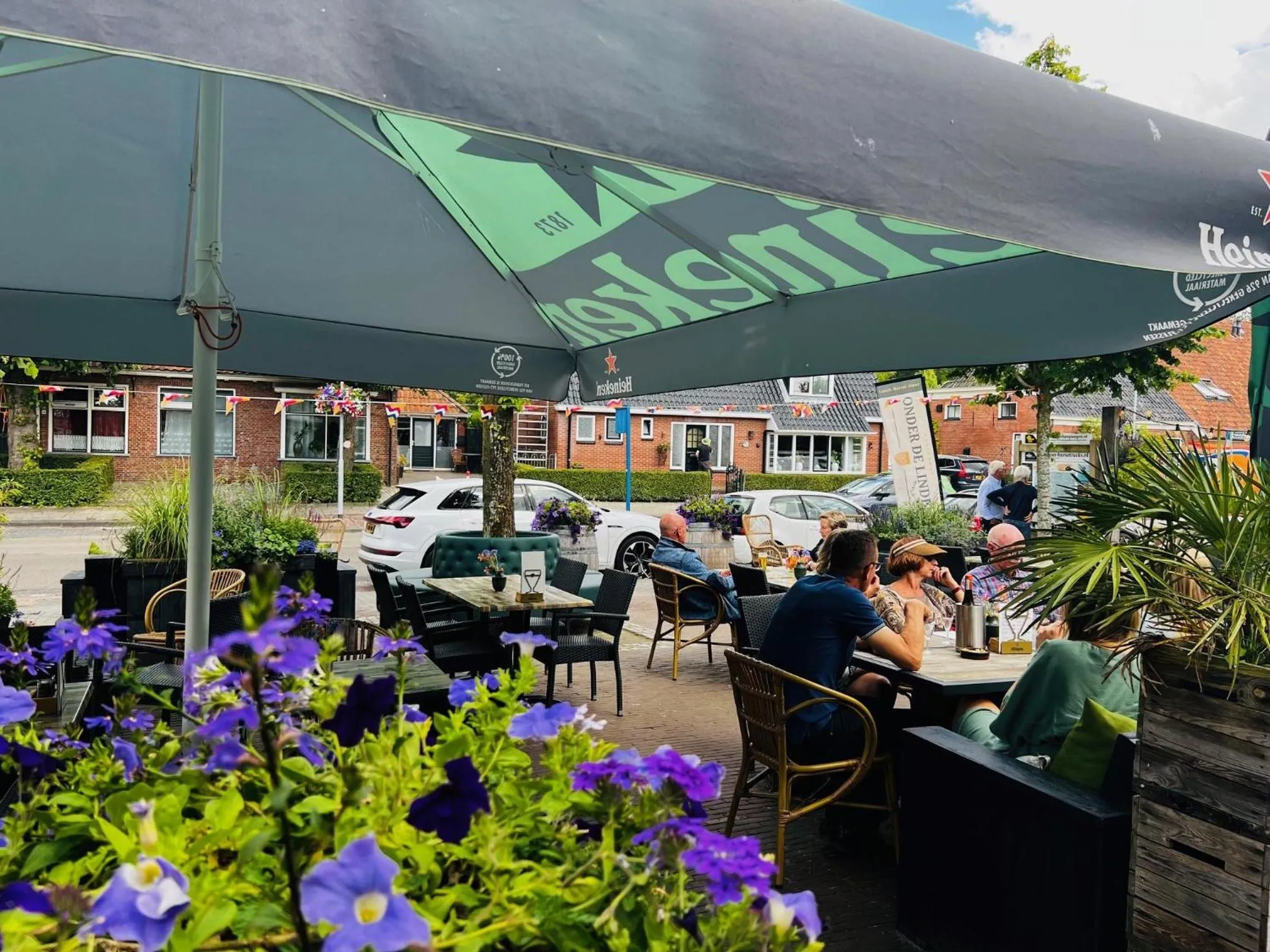 Property building in Hotel Onder De Linden