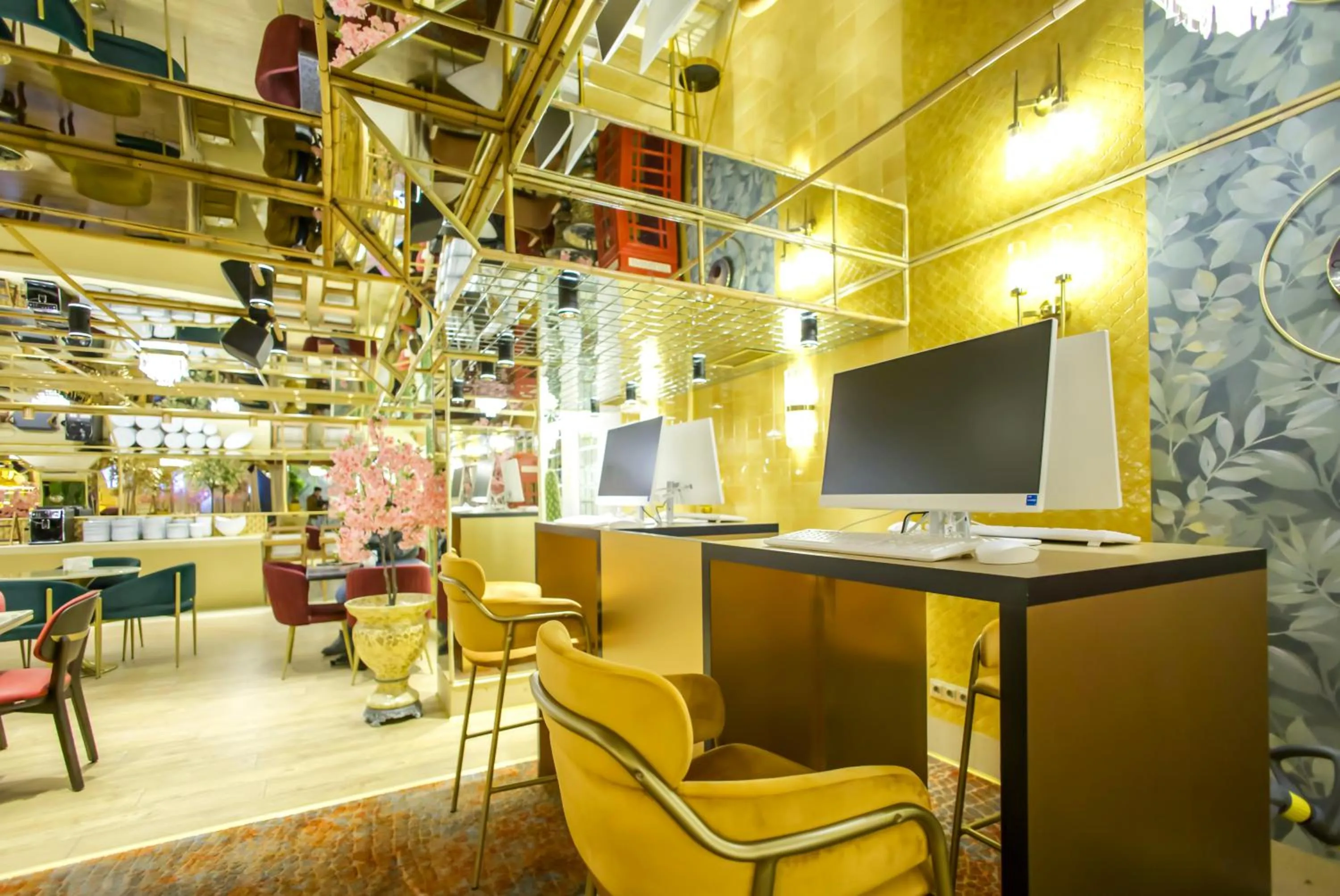 Restaurant/places to eat in Carat Hotel Yerevan