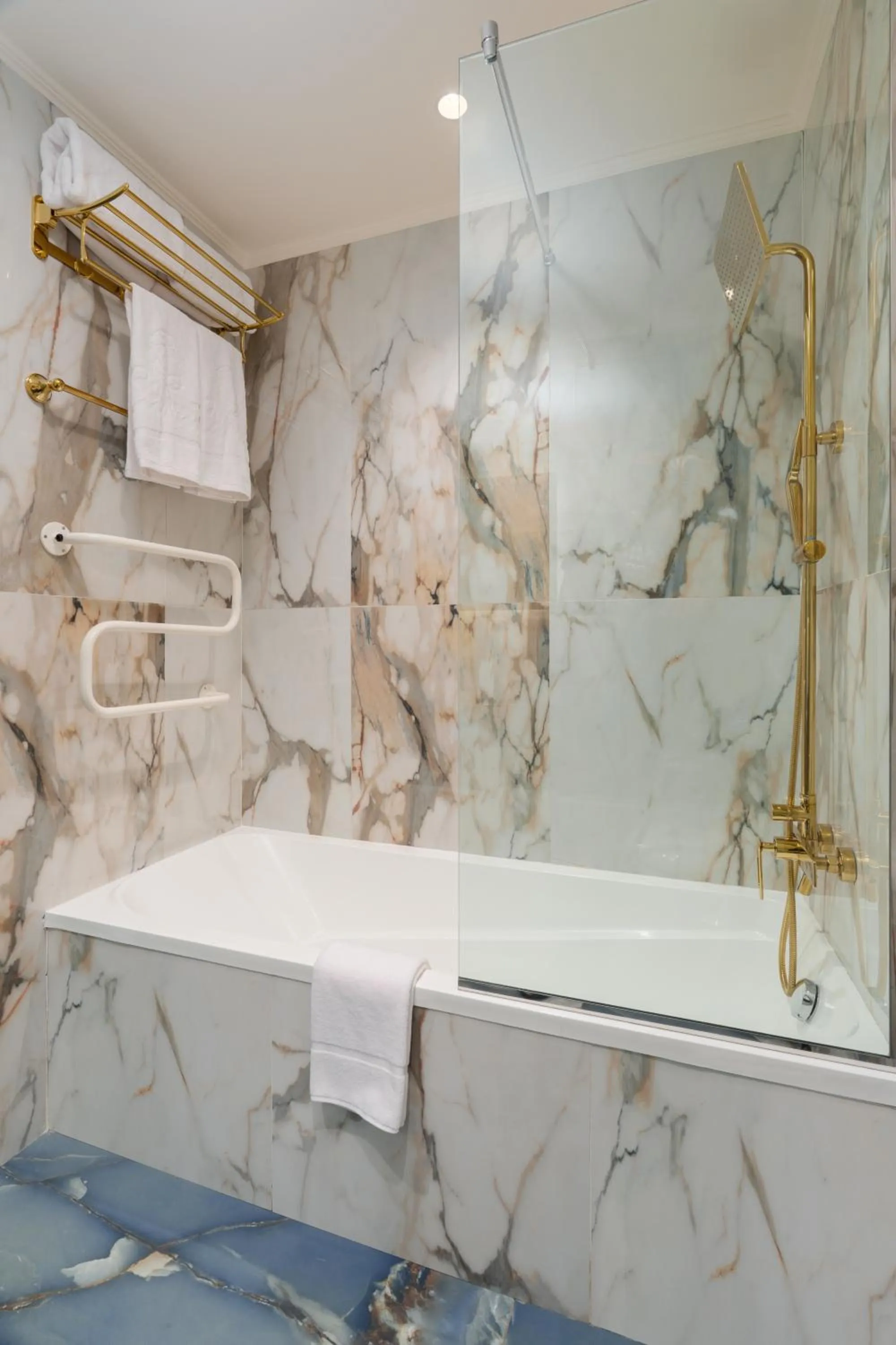 Shower in Carat Hotel Yerevan